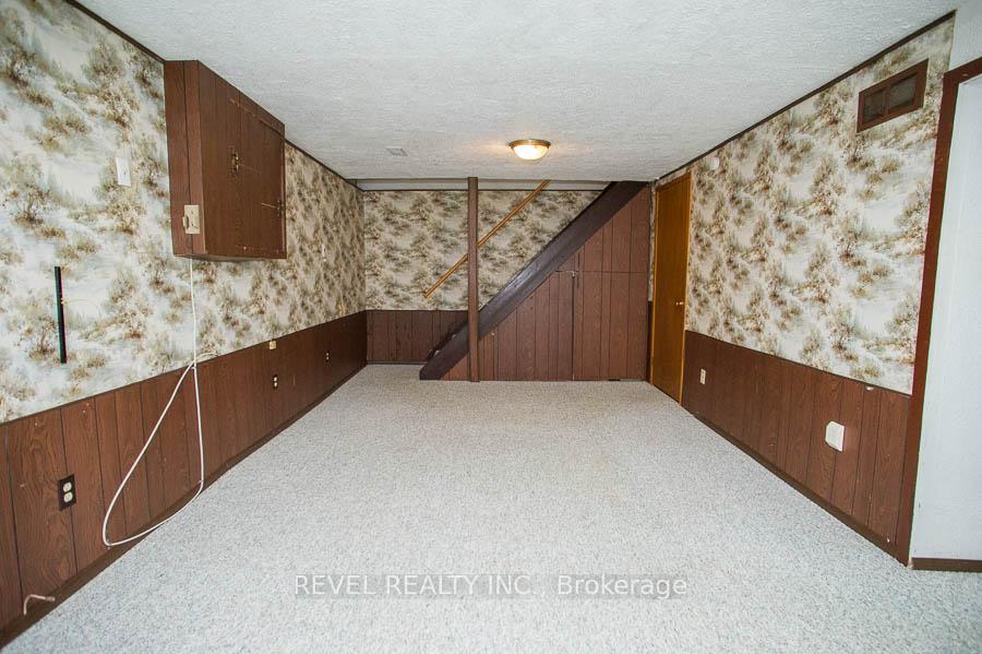 Photo 13 of 15 Sprucehill Drive, Brantford — HOMEH