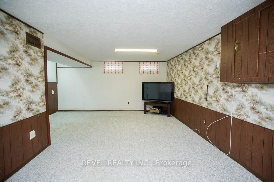 Photo 24 of 15 Sprucehill Drive, Brantford — HOMEH