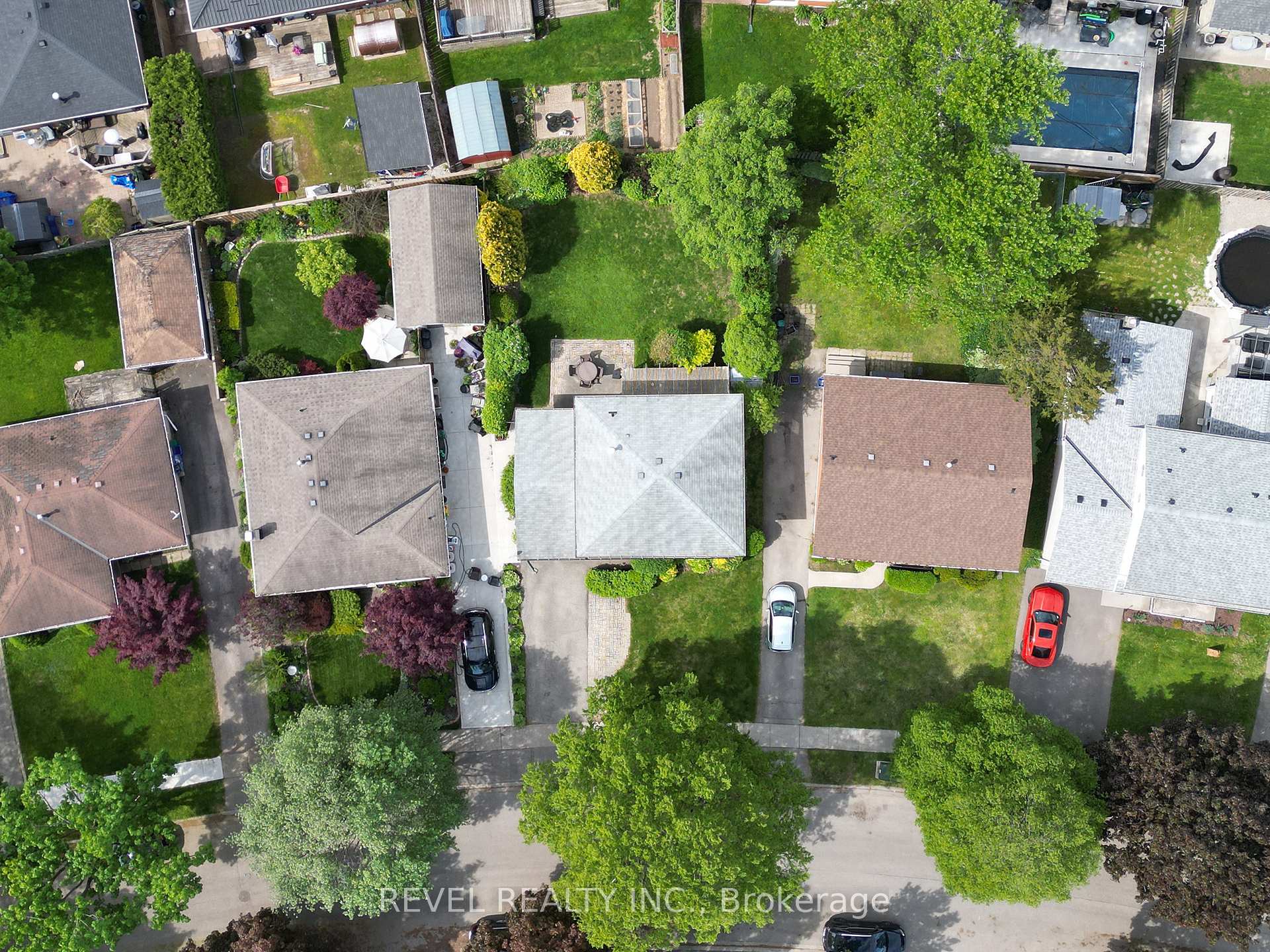 Photo 32 of 15 Sprucehill Drive, Brantford — HOMEH