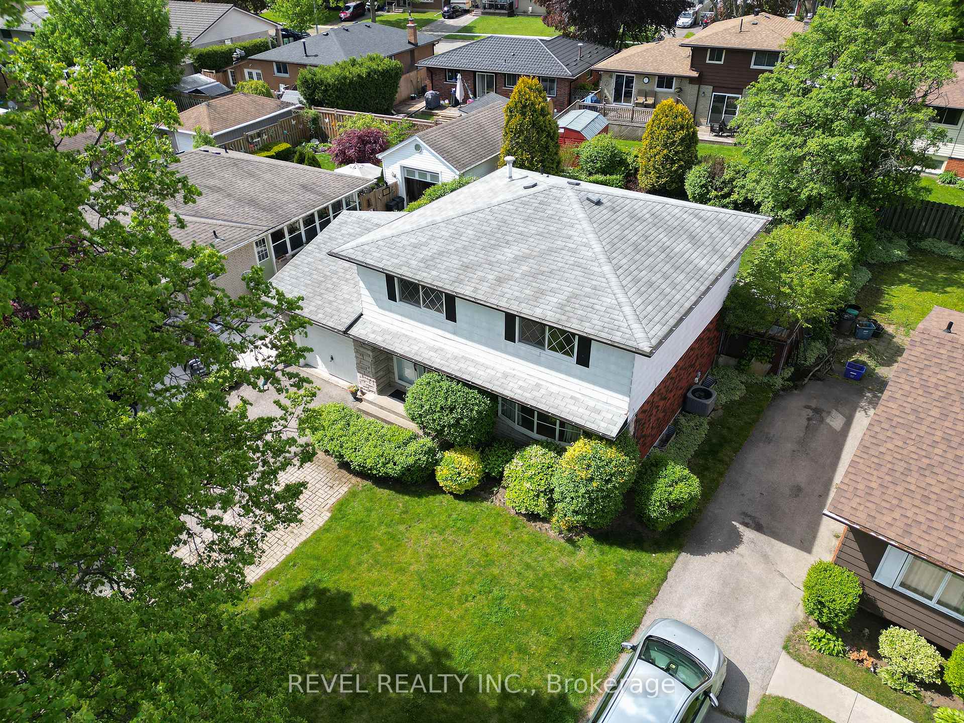 Photo 29 of 15 Sprucehill Drive, Brantford — HOMEH