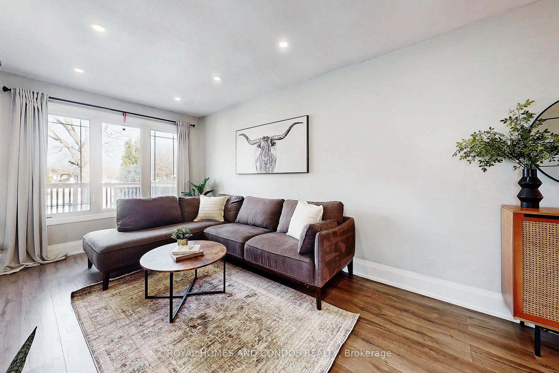 Photo 3 of 46 Nora Court, Cambridge, Silver Heights — HOMEH