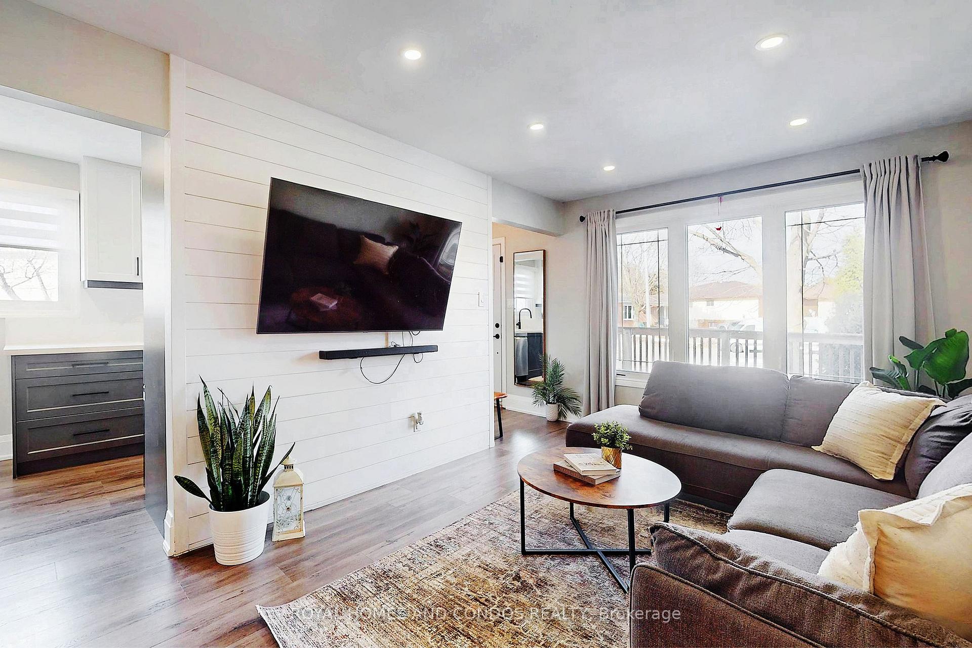 Photo 8 of 46 Nora Court, Cambridge, Silver Heights — HOMEH