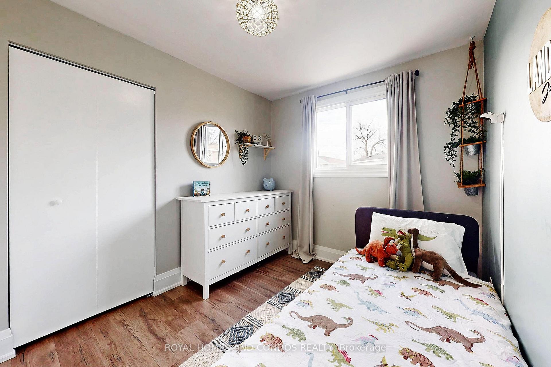Photo 22 of 46 Nora Court, Cambridge, Silver Heights — HOMEH