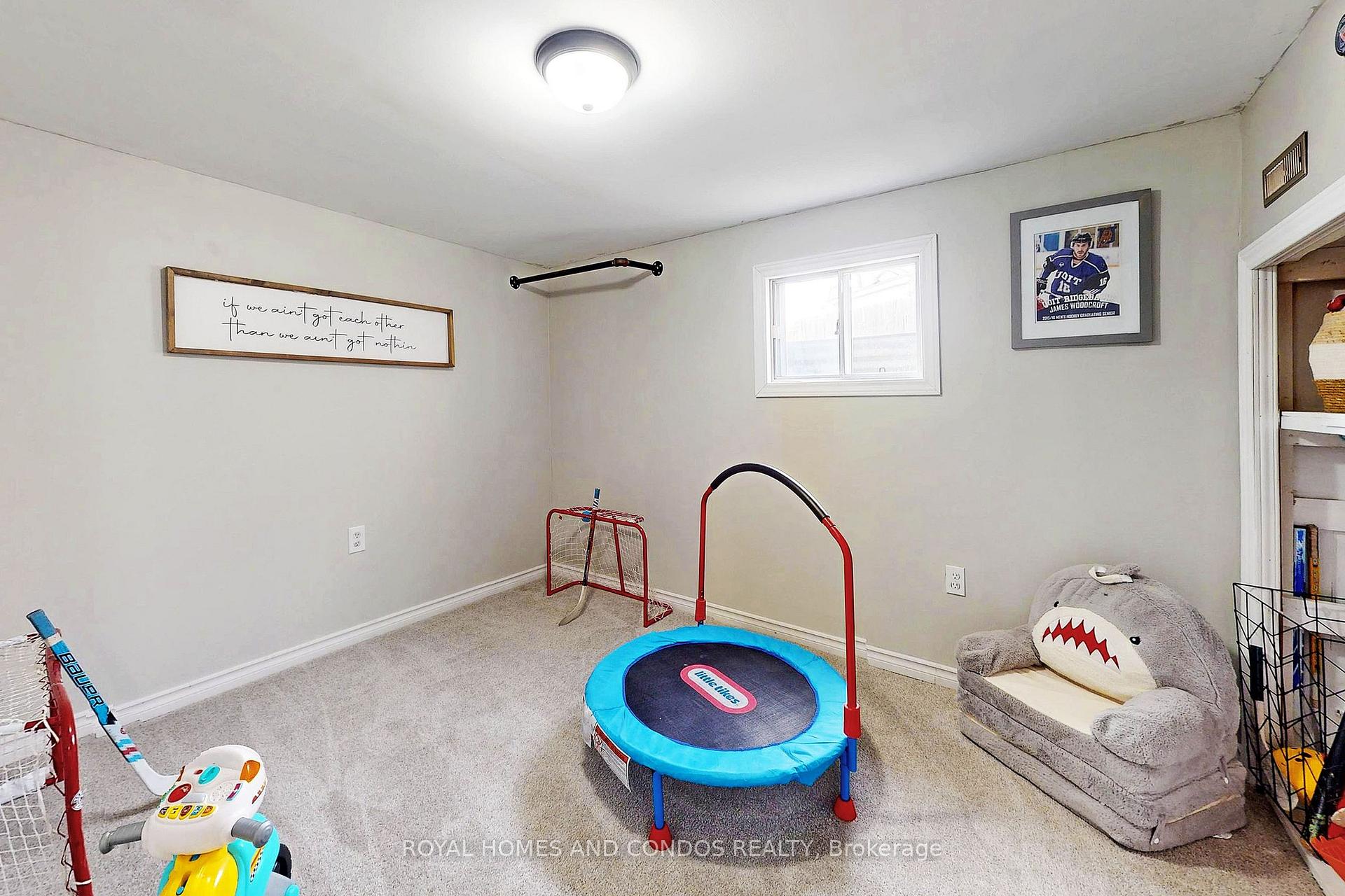 Photo 33 of 46 Nora Court, Cambridge, Silver Heights — HOMEH