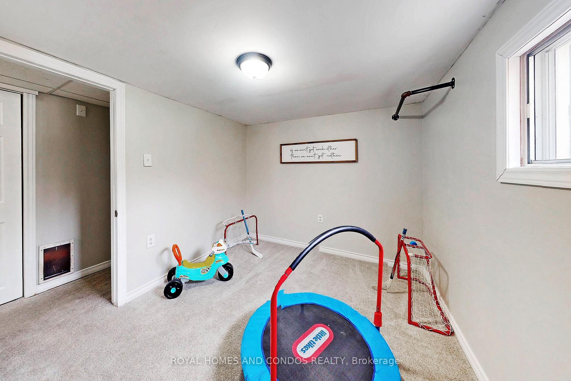 Photo 34 of 46 Nora Court, Cambridge, Silver Heights — HOMEH