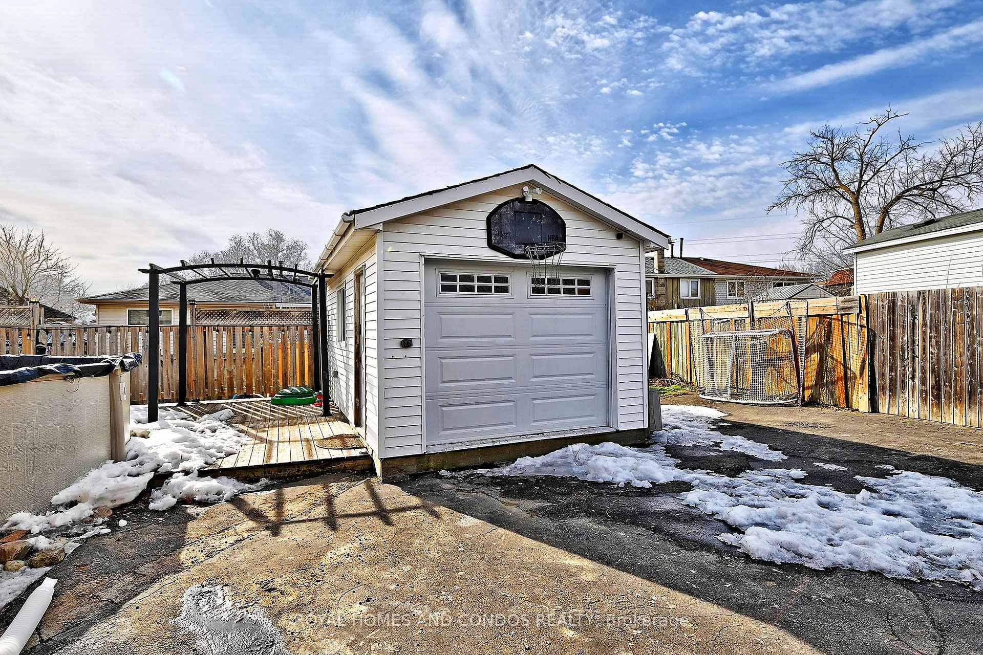Photo 38 of 46 Nora Court, Cambridge, Silver Heights — HOMEH