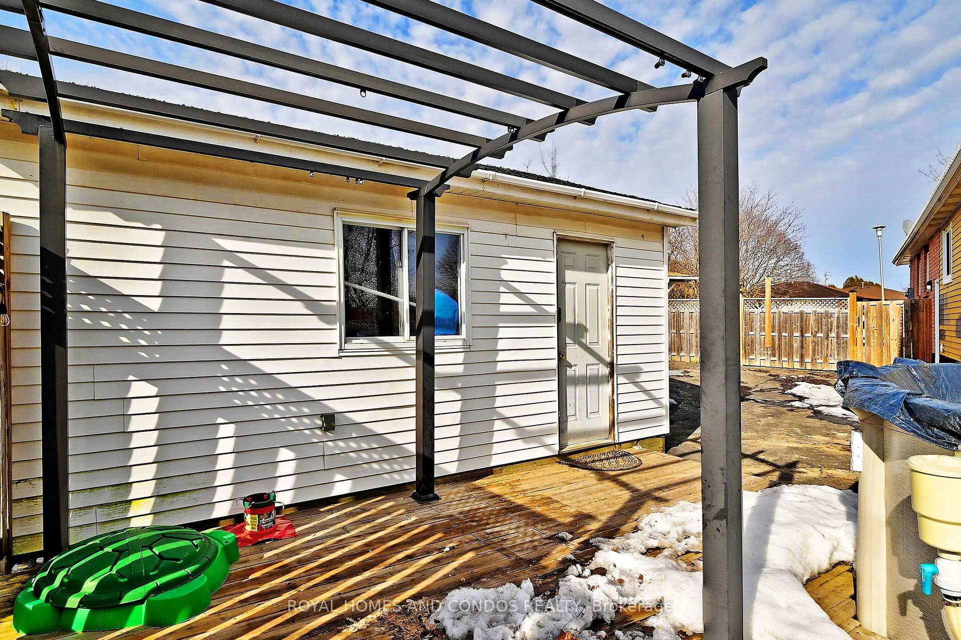 Photo 42 of 46 Nora Court, Cambridge, Silver Heights — HOMEH