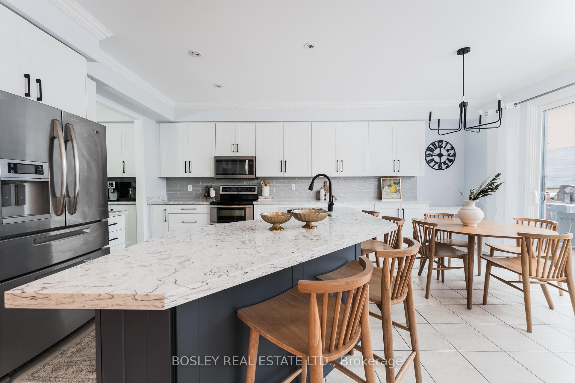 Photo 5 of 50 Belgrave Square, Markham, Berczy — HOMEH