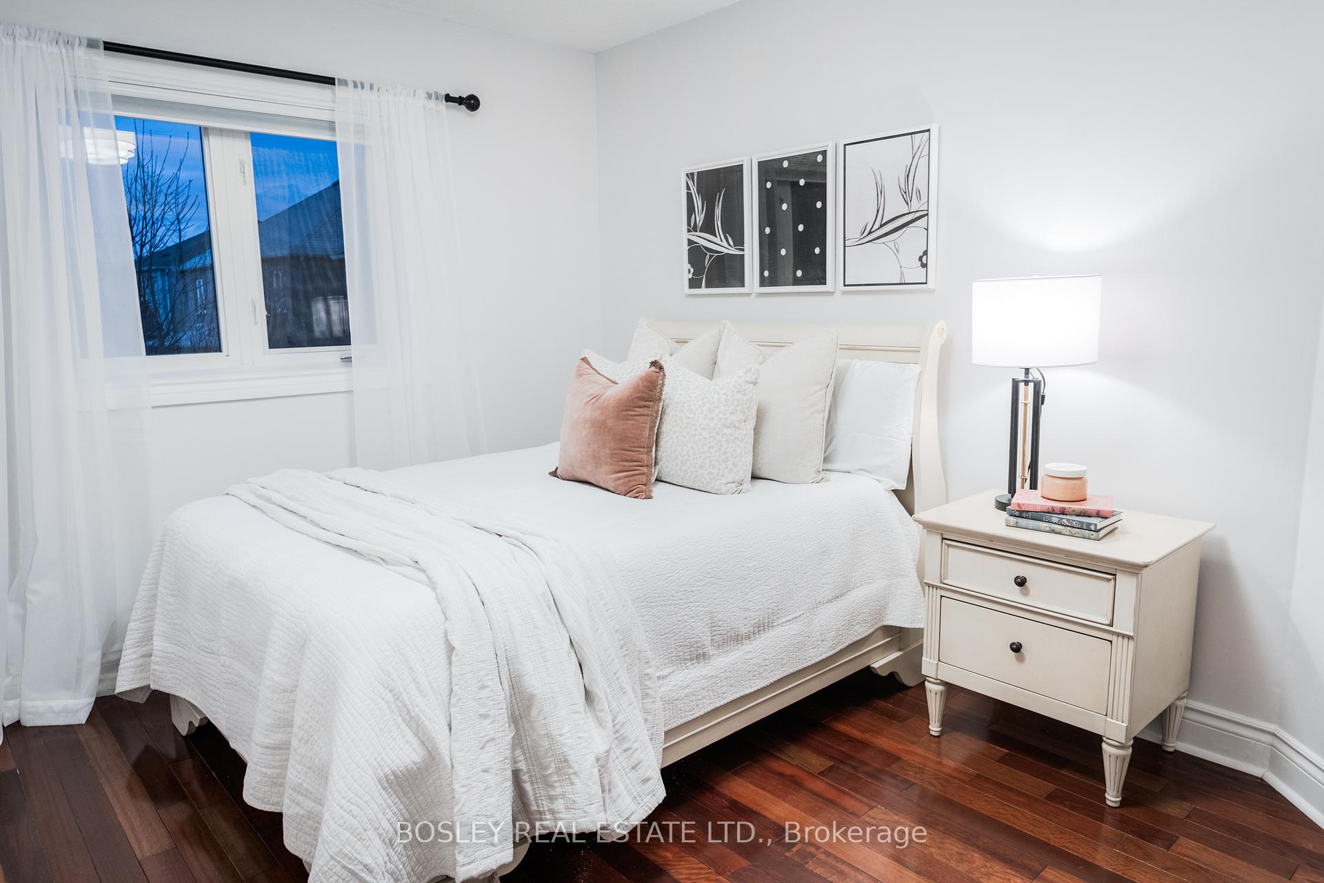 Photo 24 of 50 Belgrave Square, Markham, Berczy — HOMEH
