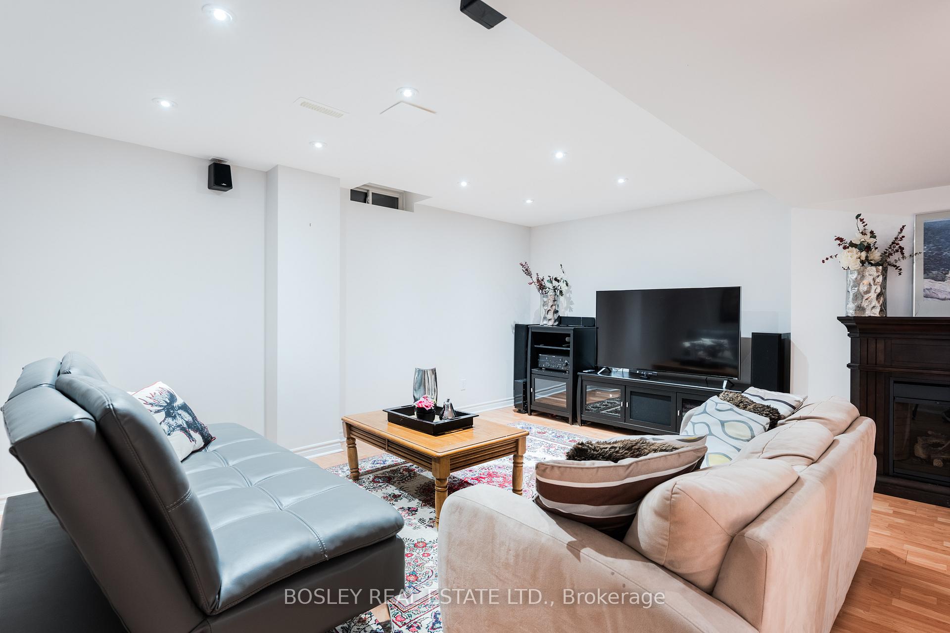 Photo 30 of 50 Belgrave Square, Markham, Berczy — HOMEH