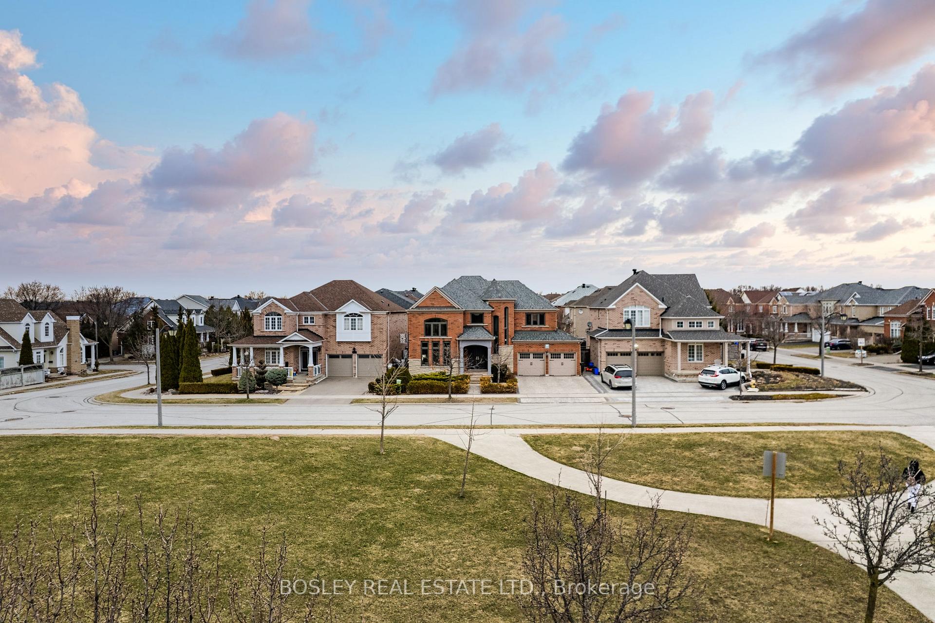 Photo 39 of 50 Belgrave Square, Markham, Berczy — HOMEH