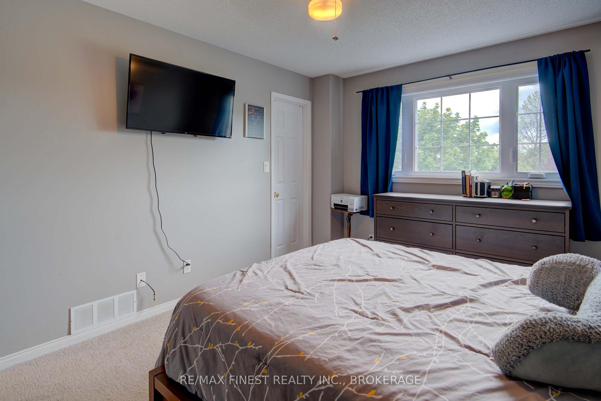 Photo 4 of 586 Freeman Crescent, Kingston, Kingston East (Incl Barret Crt) — HOMEH