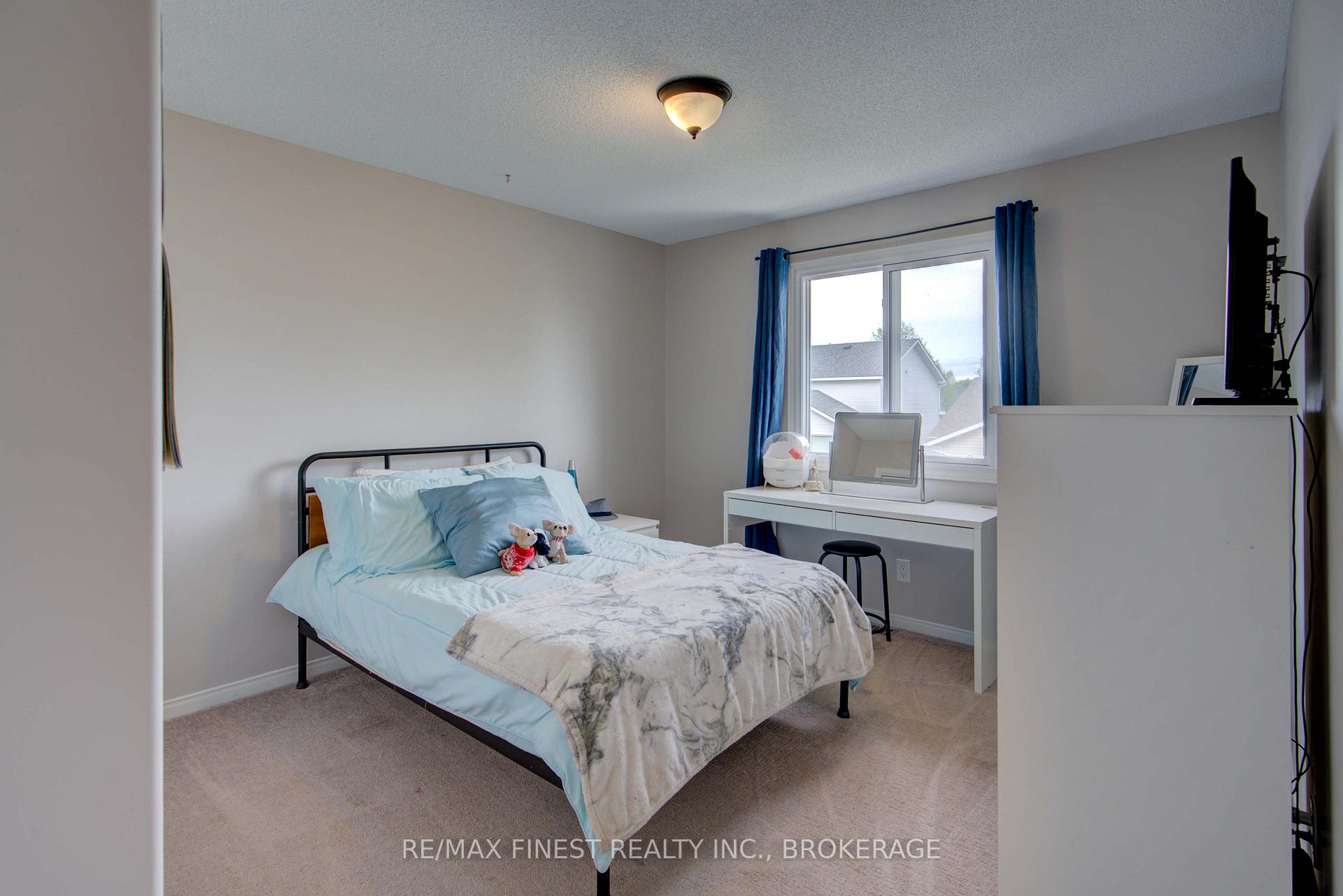 Photo 6 of 586 Freeman Crescent, Kingston, Kingston East (Incl Barret Crt) — HOMEH