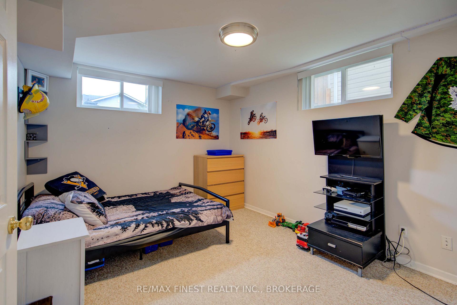 Photo 15 of 586 Freeman Crescent, Kingston, Kingston East (Incl Barret Crt) — HOMEH