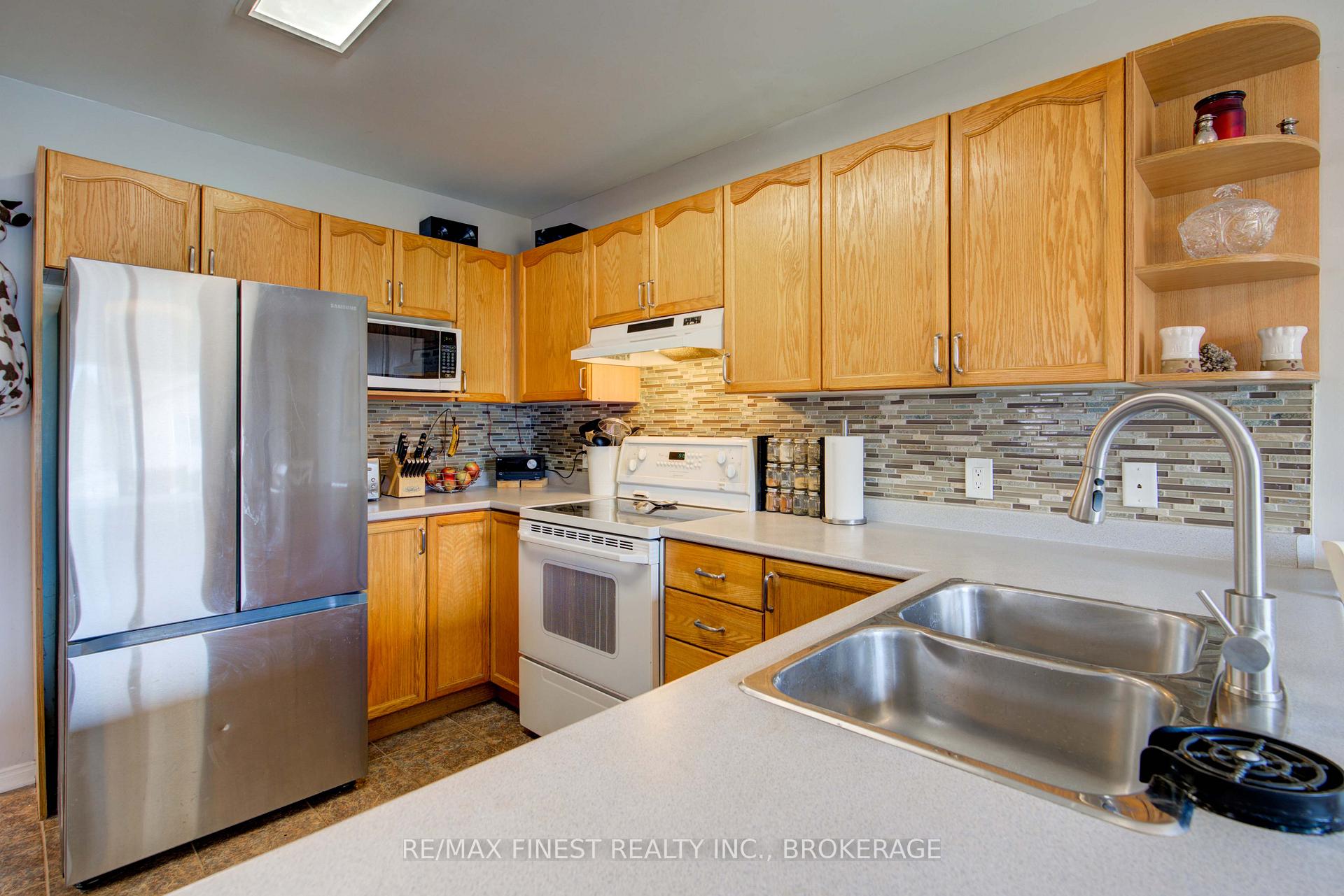 Photo 21 of 586 Freeman Crescent, Kingston, Kingston East (Incl Barret Crt) — HOMEH
