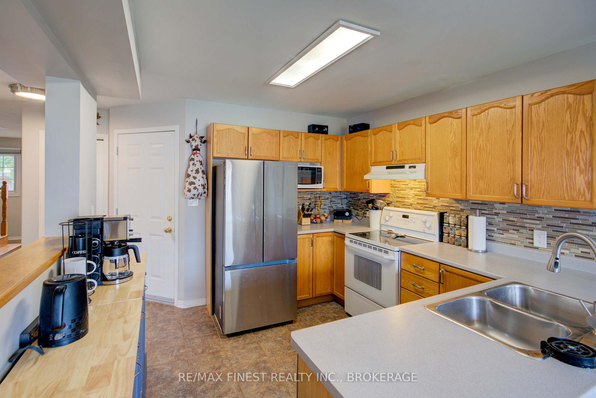 Photo 29 of 586 Freeman Crescent, Kingston, Kingston East (Incl Barret Crt) — HOMEH