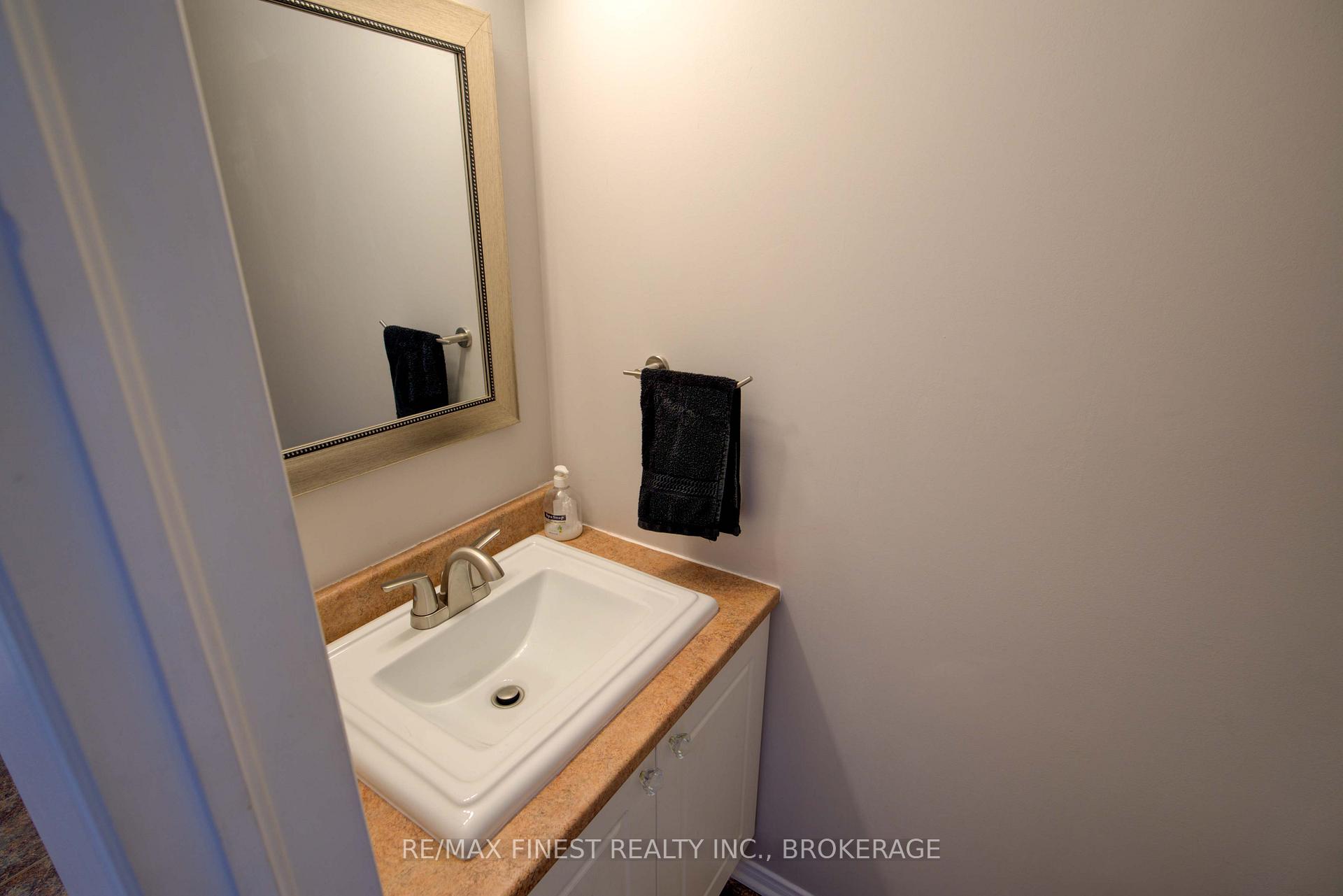 Photo 23 of 586 Freeman Crescent, Kingston, Kingston East (Incl Barret Crt) — HOMEH