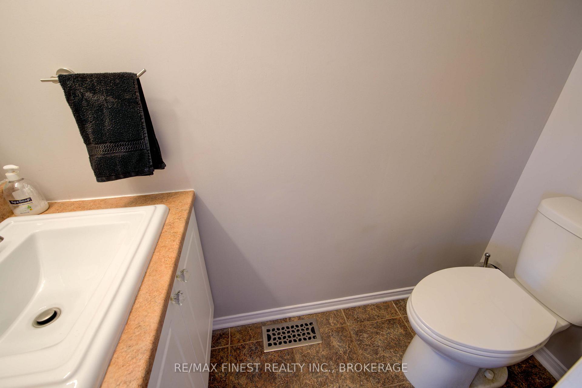 Photo 32 of 586 Freeman Crescent, Kingston, Kingston East (Incl Barret Crt) — HOMEH