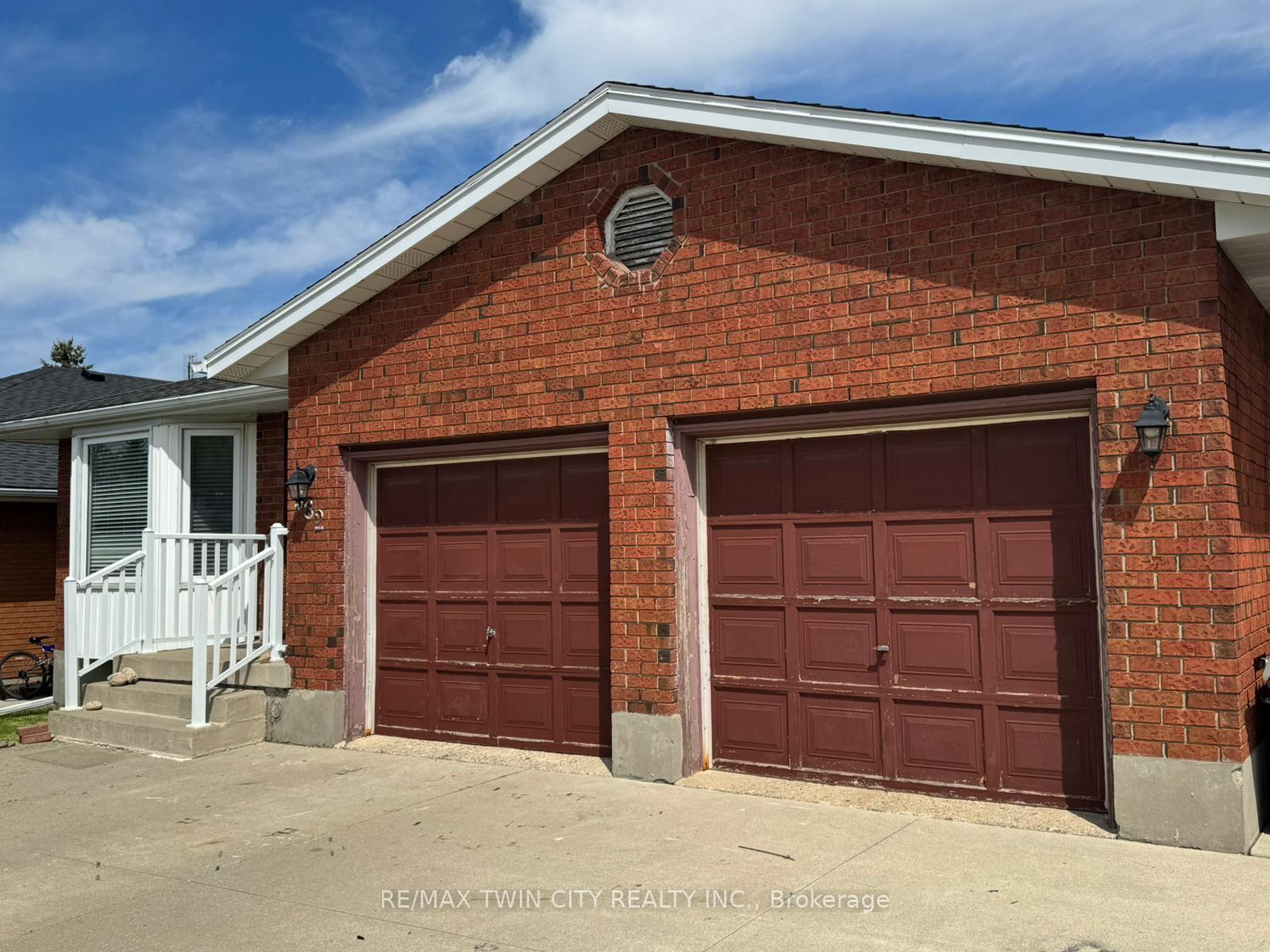 Photo 32 of 562 Champlain Boulevard, Cambridge — HOMEH