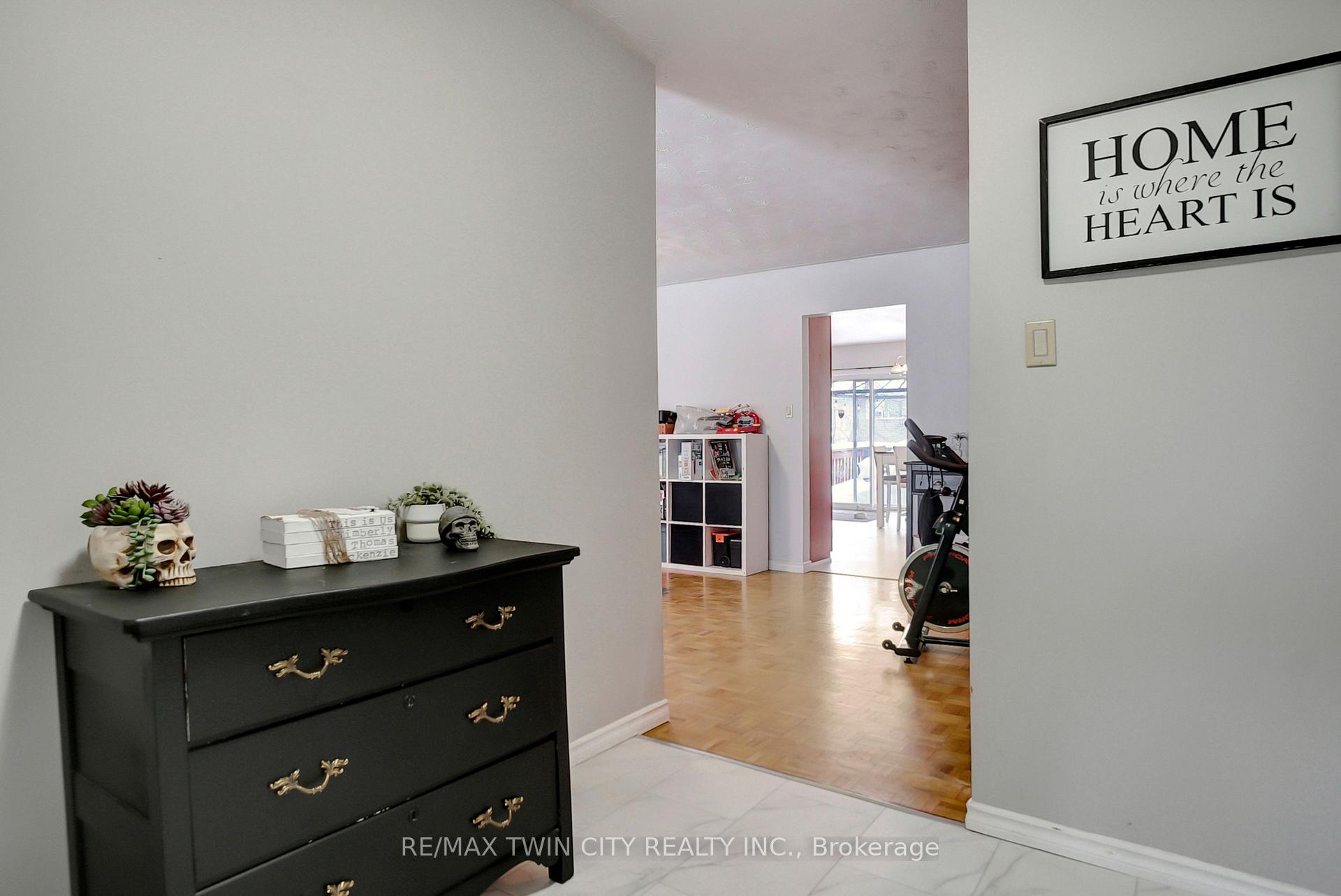 Photo 5 of 562 Champlain Boulevard, Cambridge — HOMEH