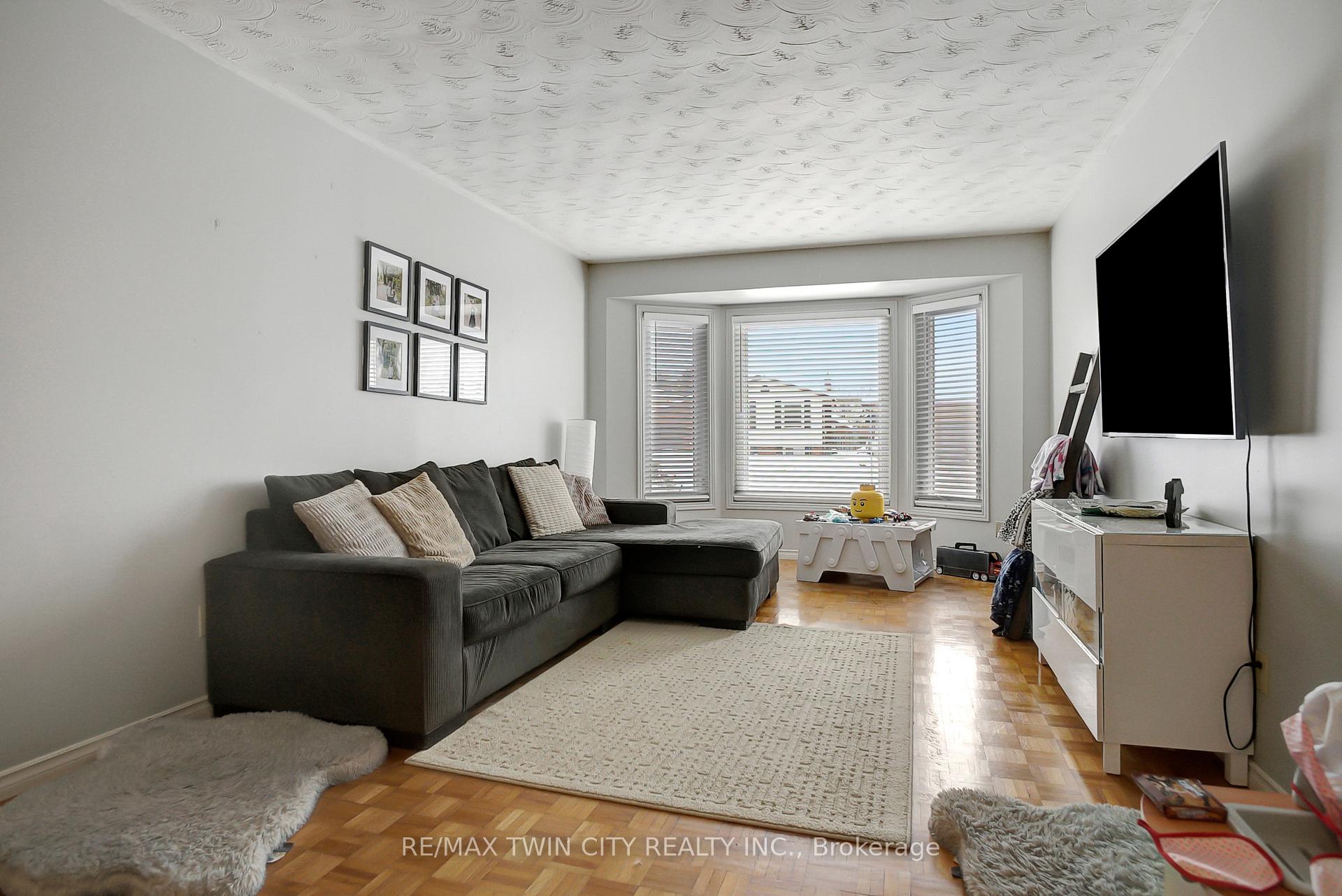Photo 2 of 562 Champlain Boulevard, Cambridge — HOMEH