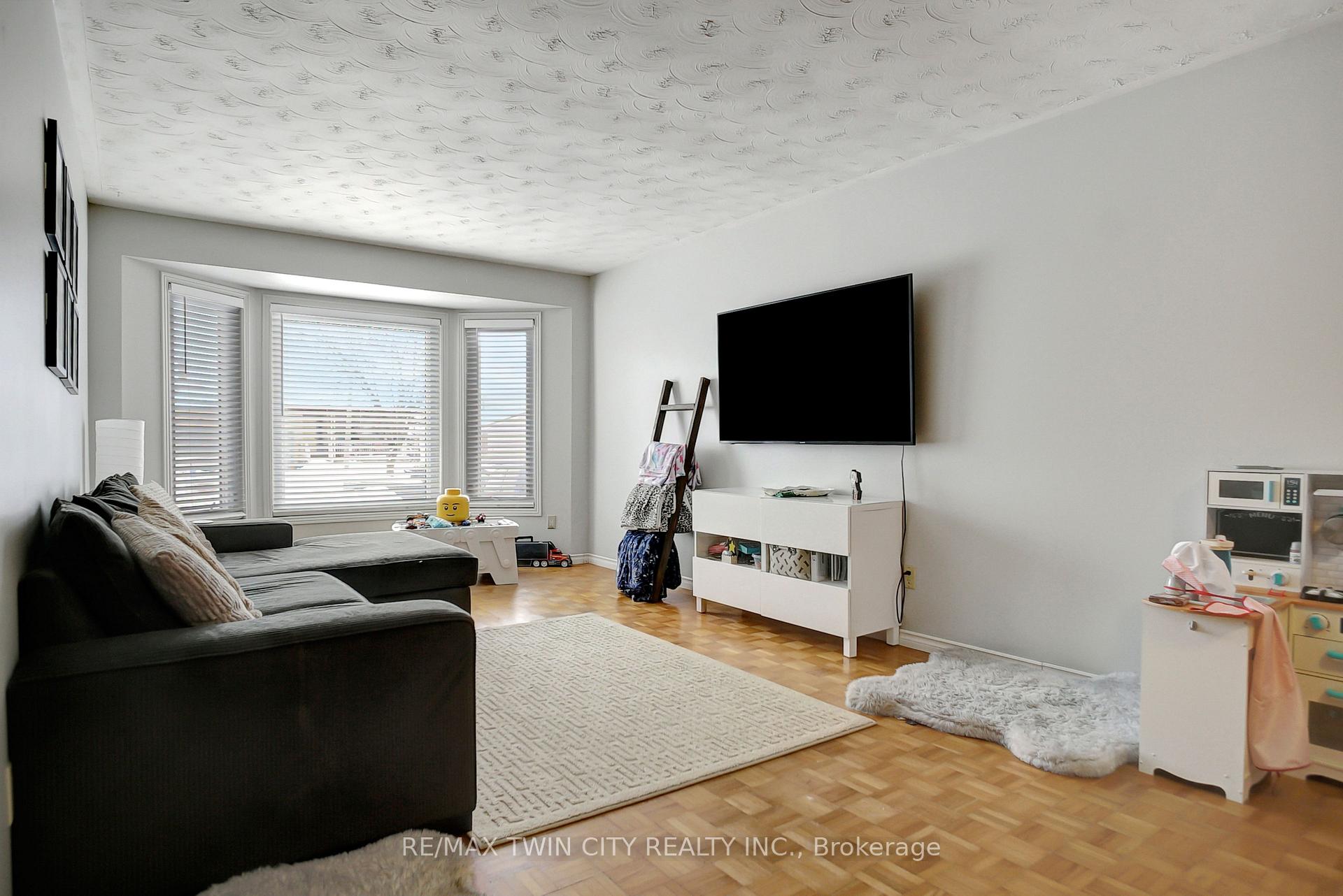 Photo 10 of 562 Champlain Boulevard, Cambridge — HOMEH
