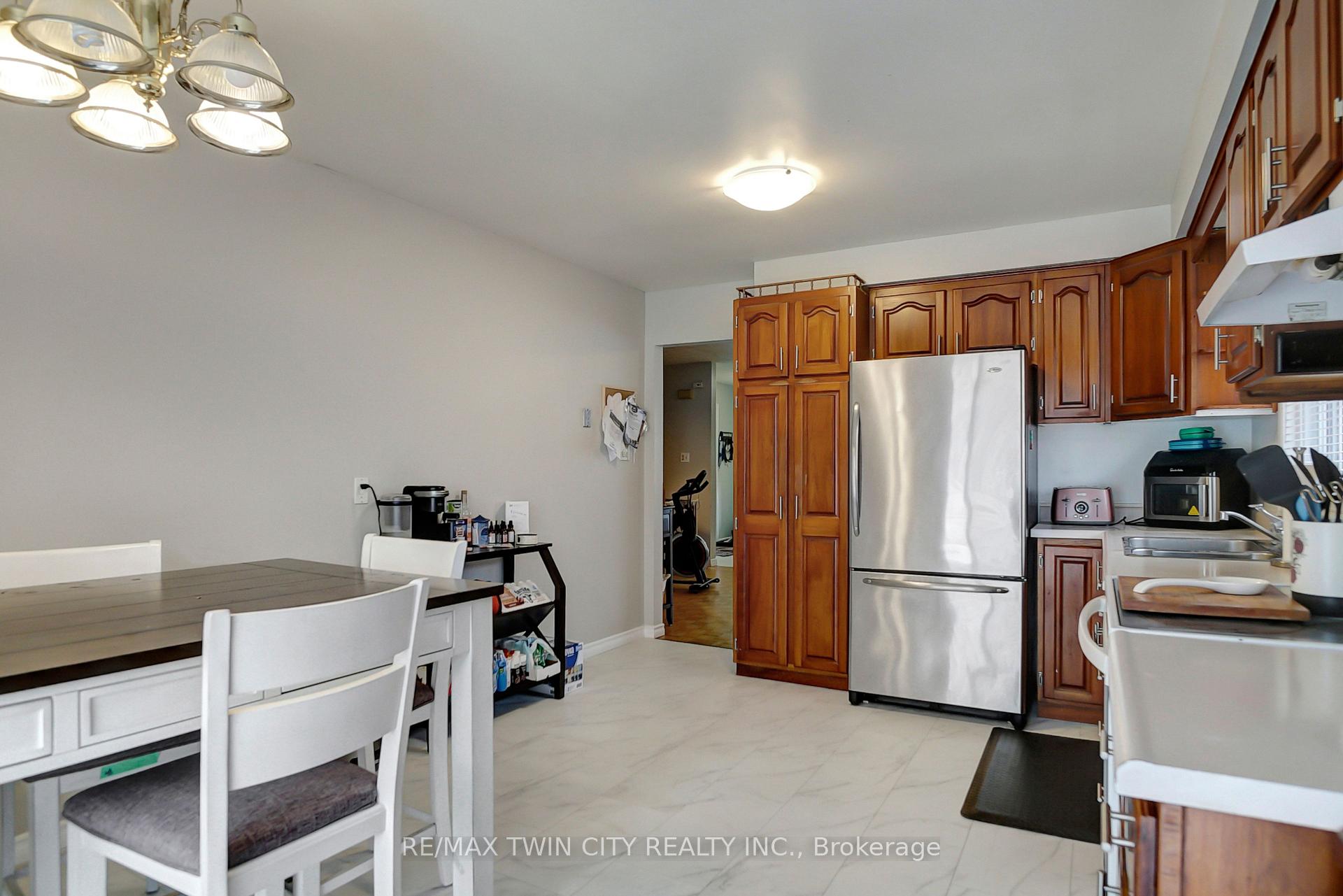 Photo 14 of 562 Champlain Boulevard, Cambridge — HOMEH