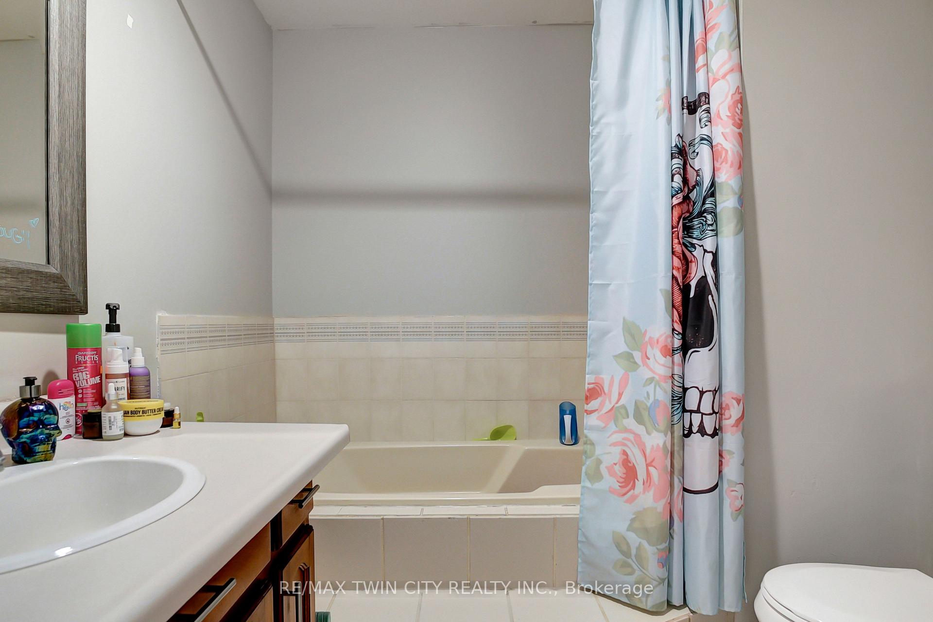 Photo 20 of 562 Champlain Boulevard, Cambridge — HOMEH