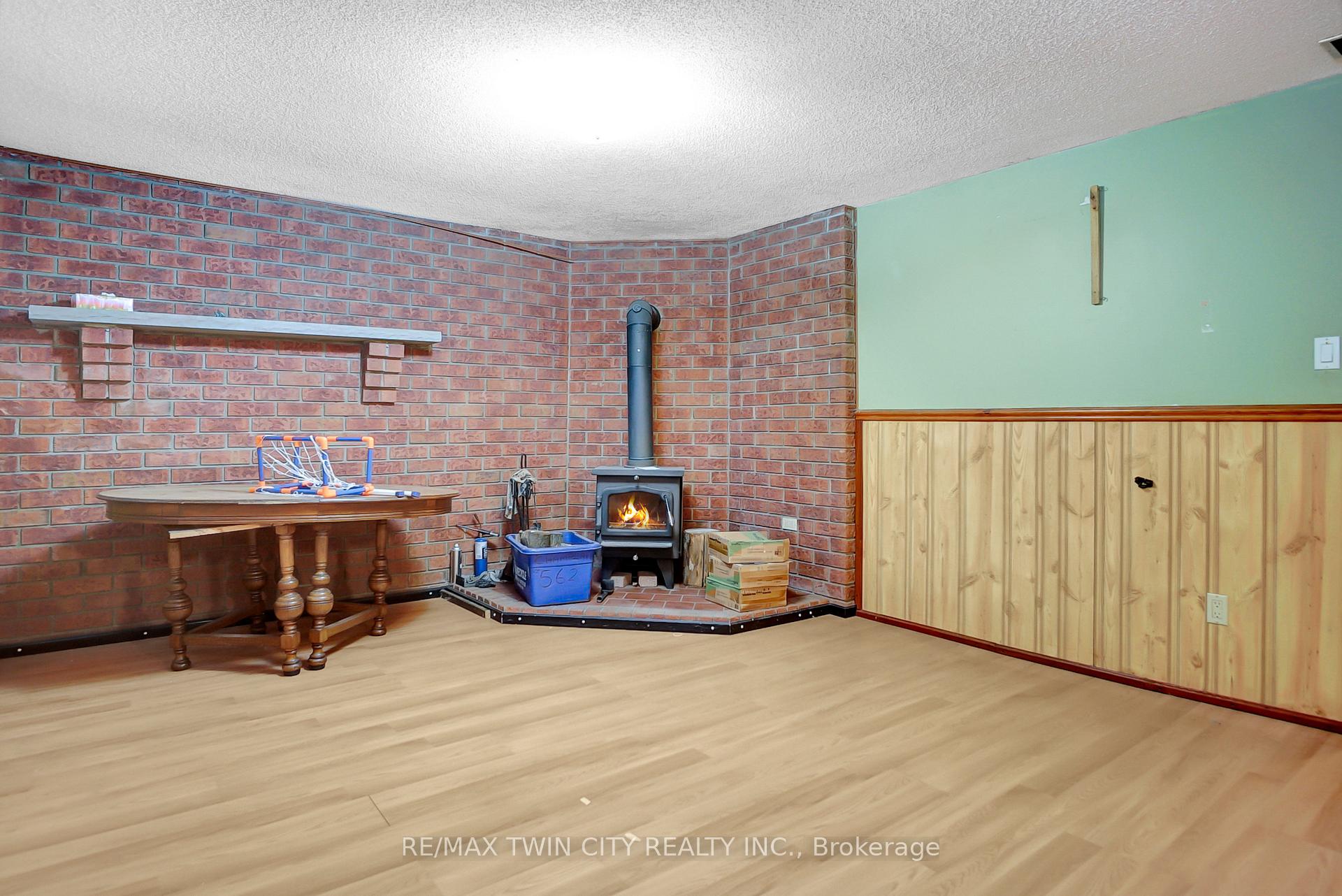 Photo 25 of 562 Champlain Boulevard, Cambridge — HOMEH