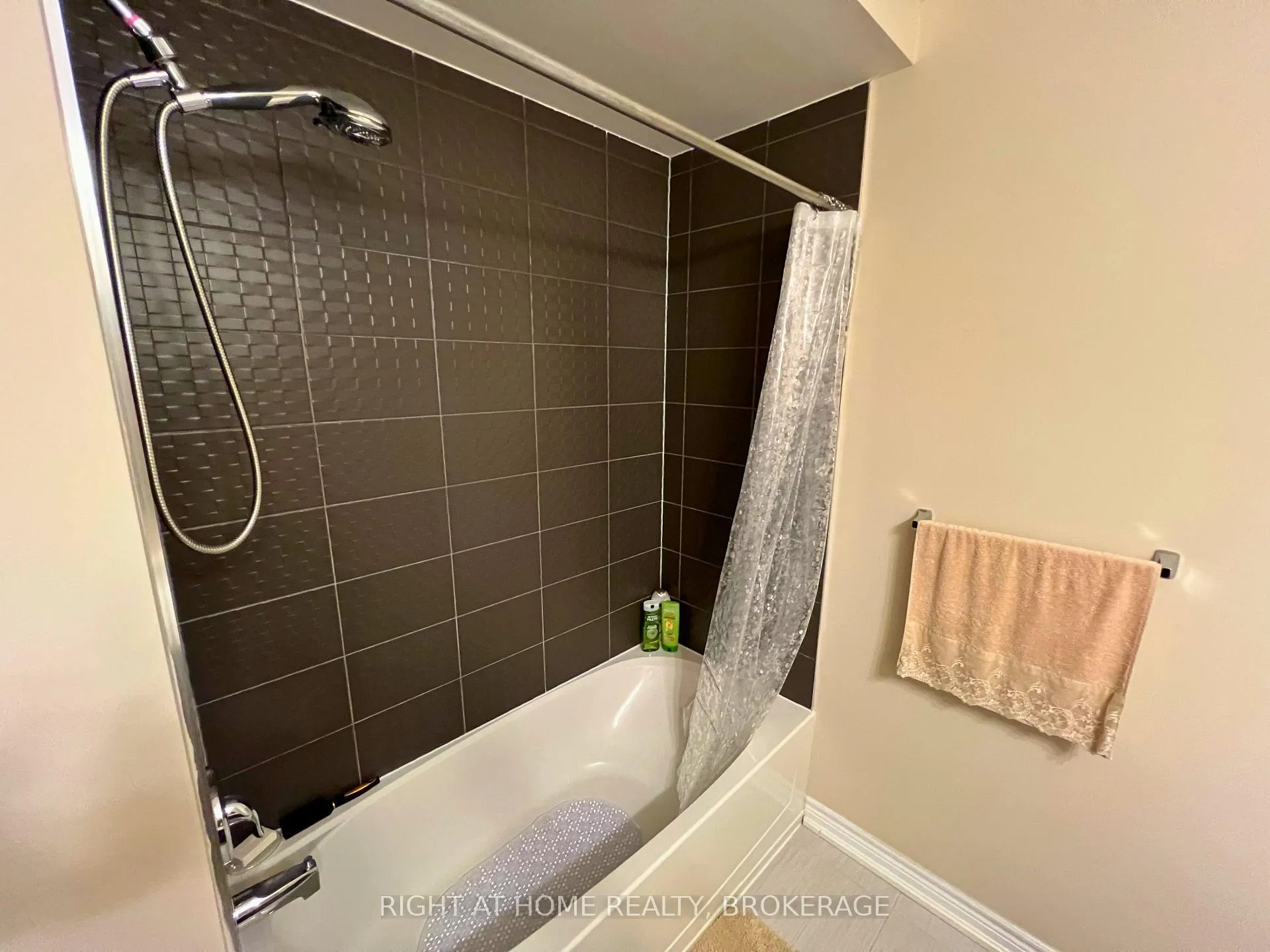 Photo 15 of Unit 33, 541 Winston Road, Grimsby, Grimsby Beach — HOMEH