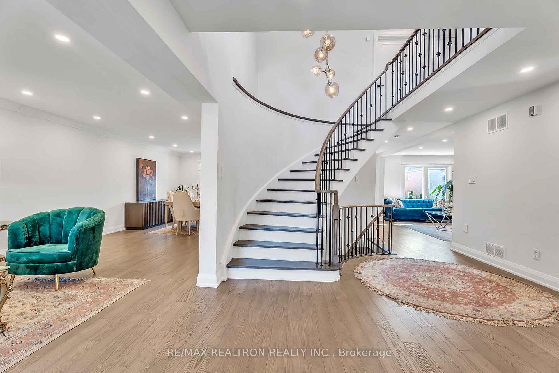 Photo 2 of 11 Baldwin Avenue, Vaughan, Concord — HOMEH