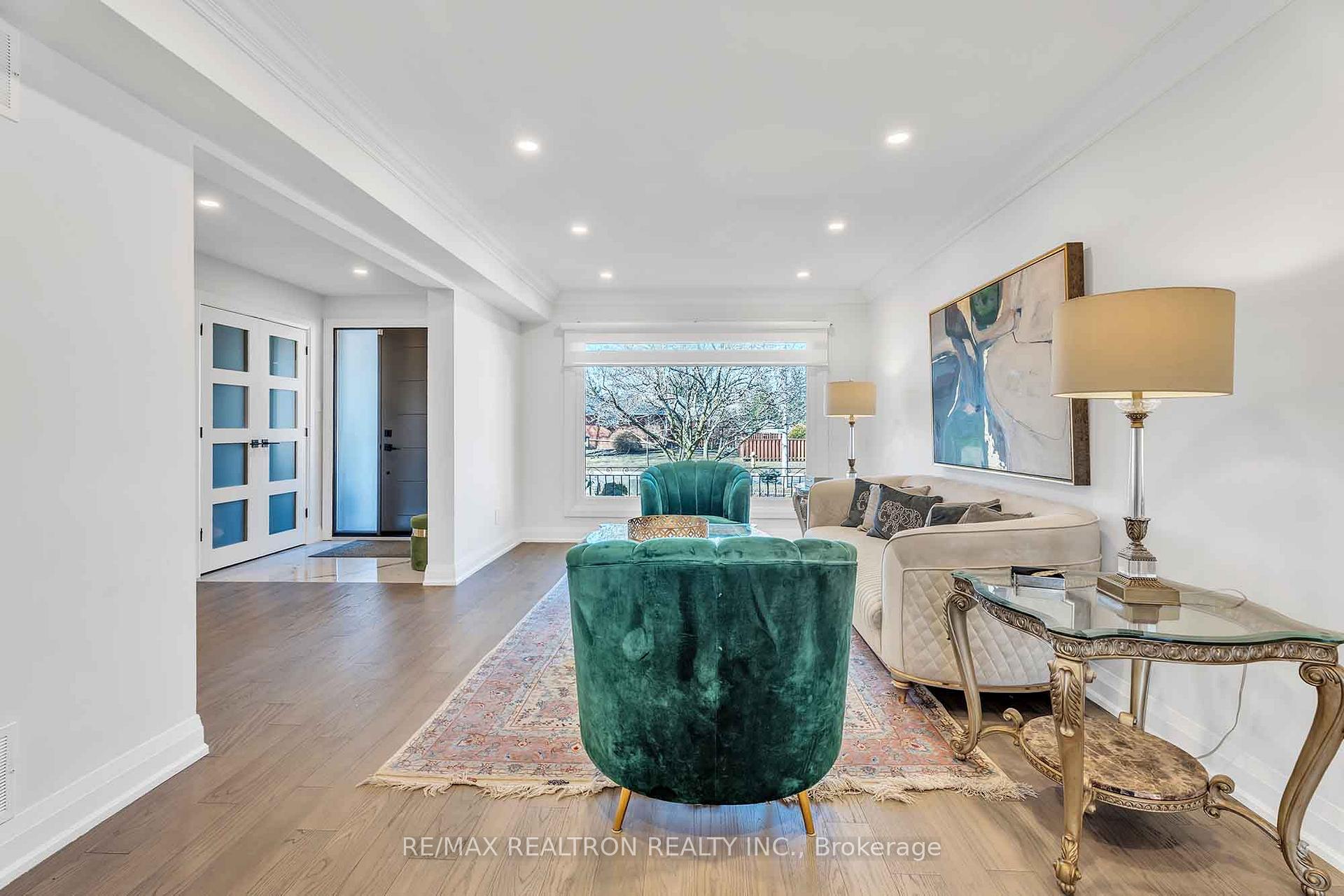 Photo 4 of 11 Baldwin Avenue, Vaughan, Concord — HOMEH