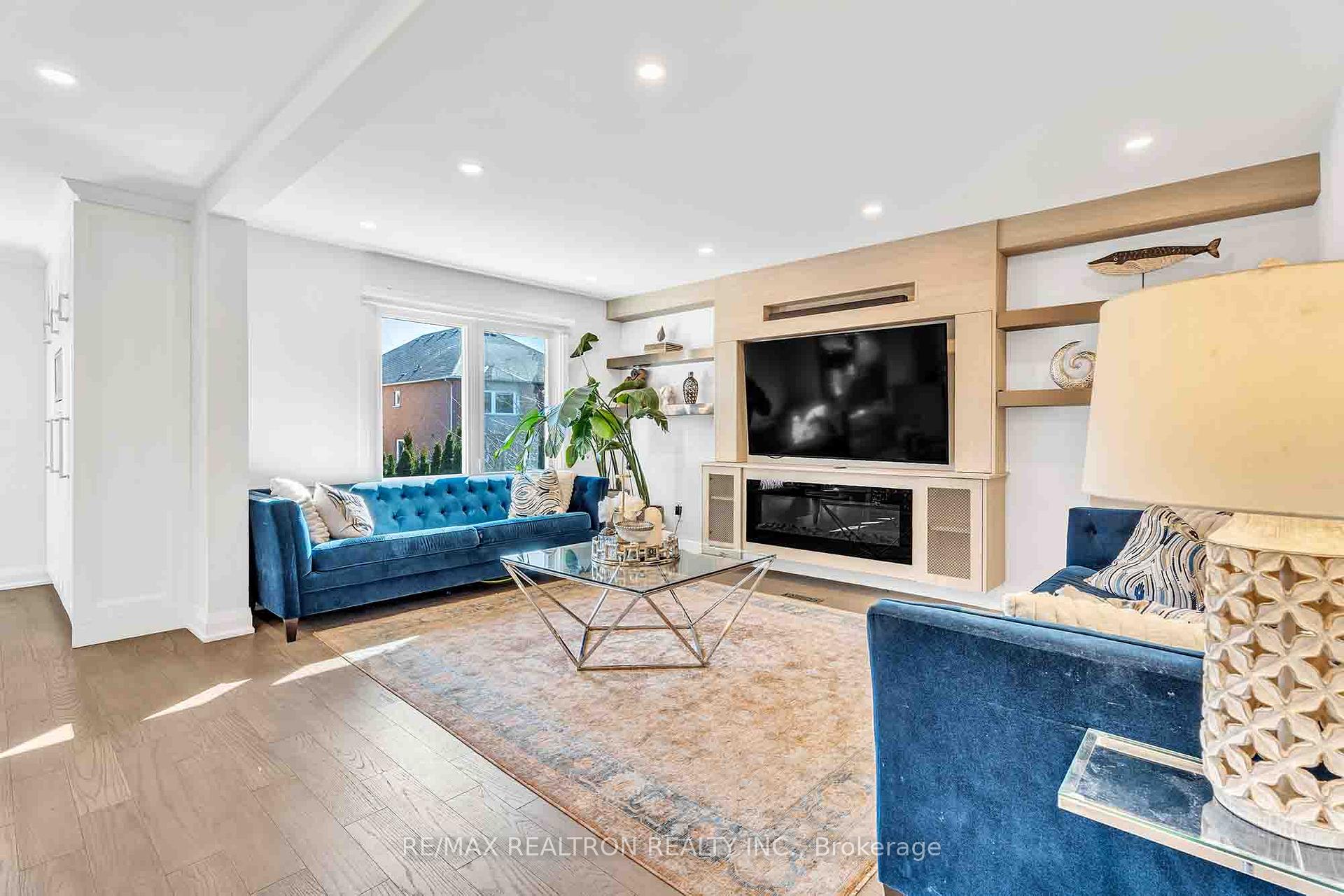Photo 9 of 11 Baldwin Avenue, Vaughan, Concord — HOMEH