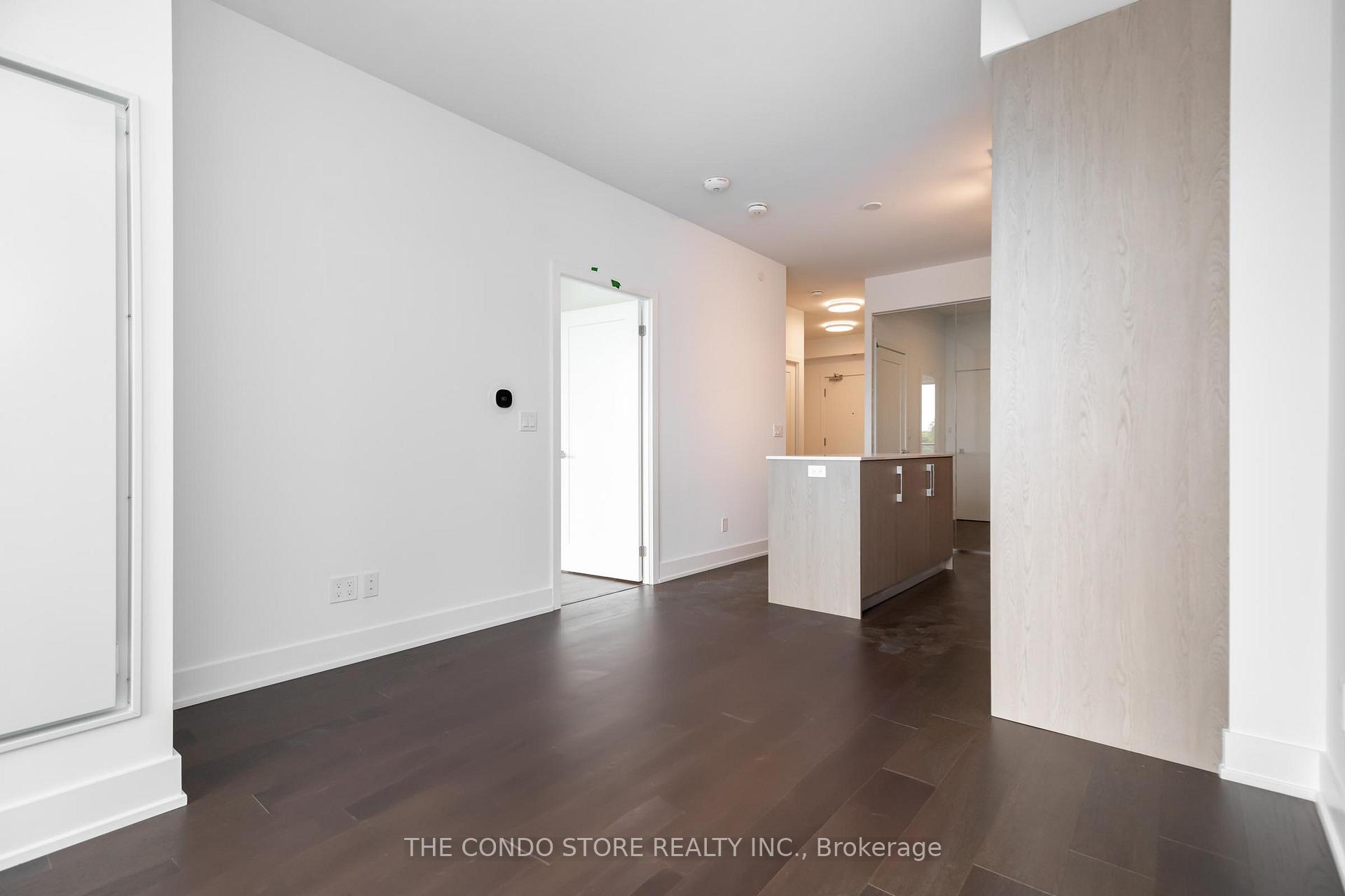 Photo 4 of Unit 604, 8 Manor Road W, Toronto, Yonge-Eglinton — HOMEH