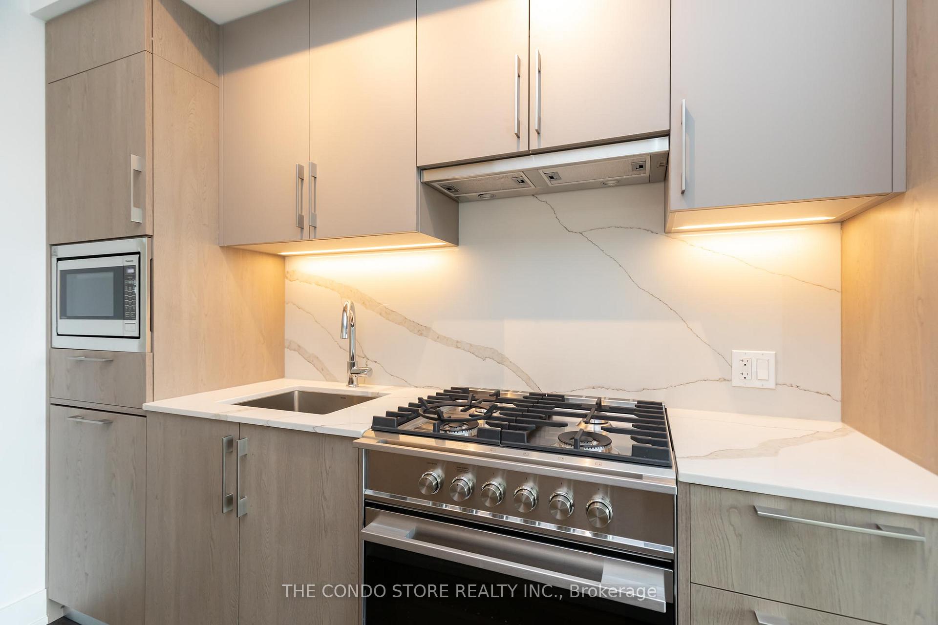 Photo 13 of Unit 604, 8 Manor Road W, Toronto, Yonge-Eglinton — HOMEH