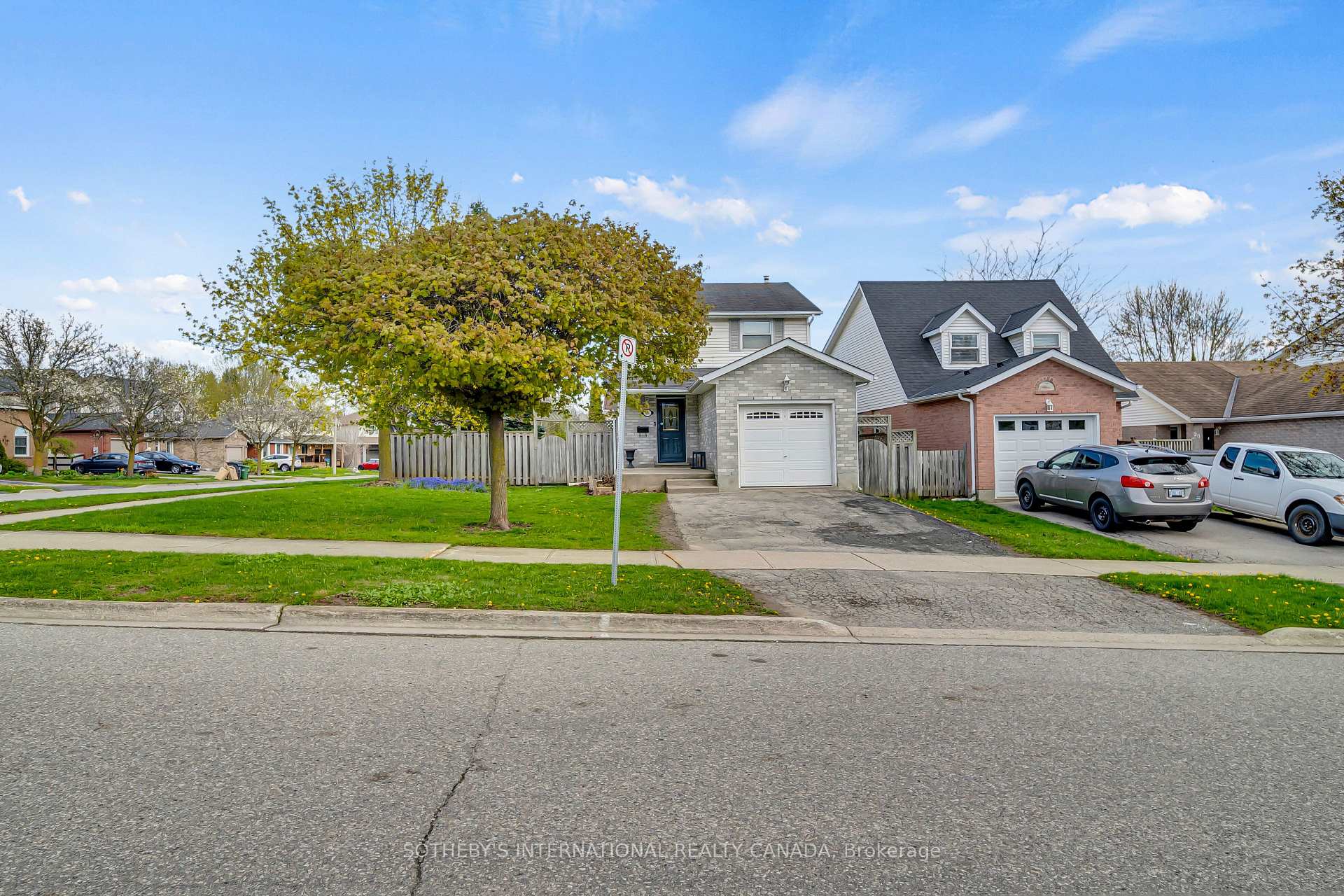 Photo 13 of 16 Moss Place, Guelph, Kortright West — HOMEH