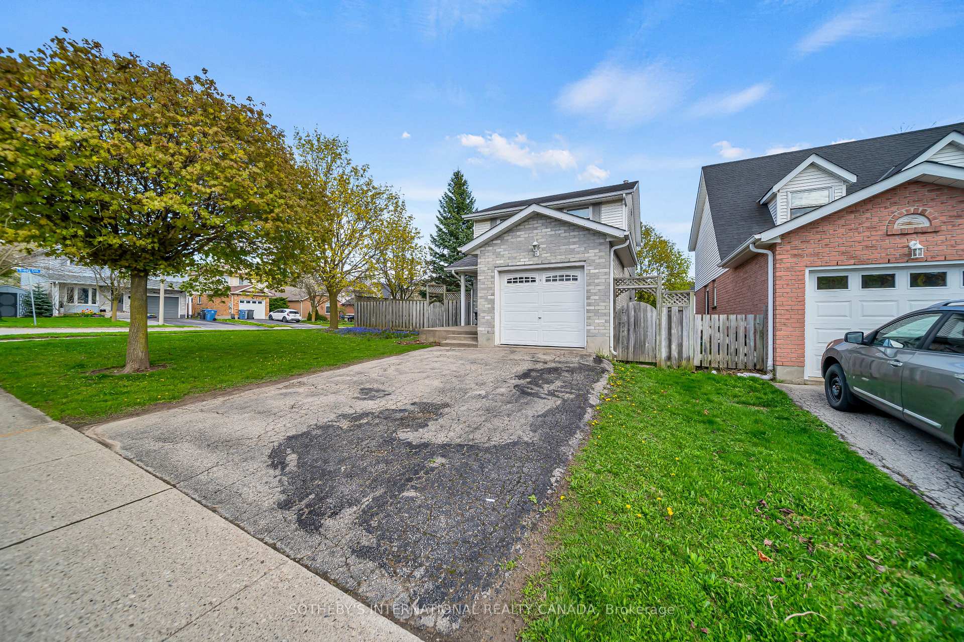 Photo 5 of 16 Moss Place, Guelph, Kortright West — HOMEH