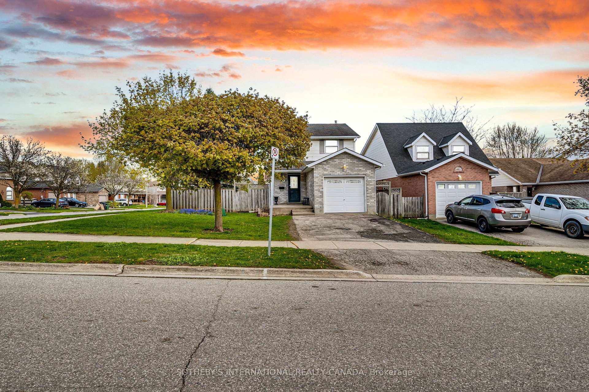 Photo 9 of 16 Moss Place, Guelph, Kortright West — HOMEH