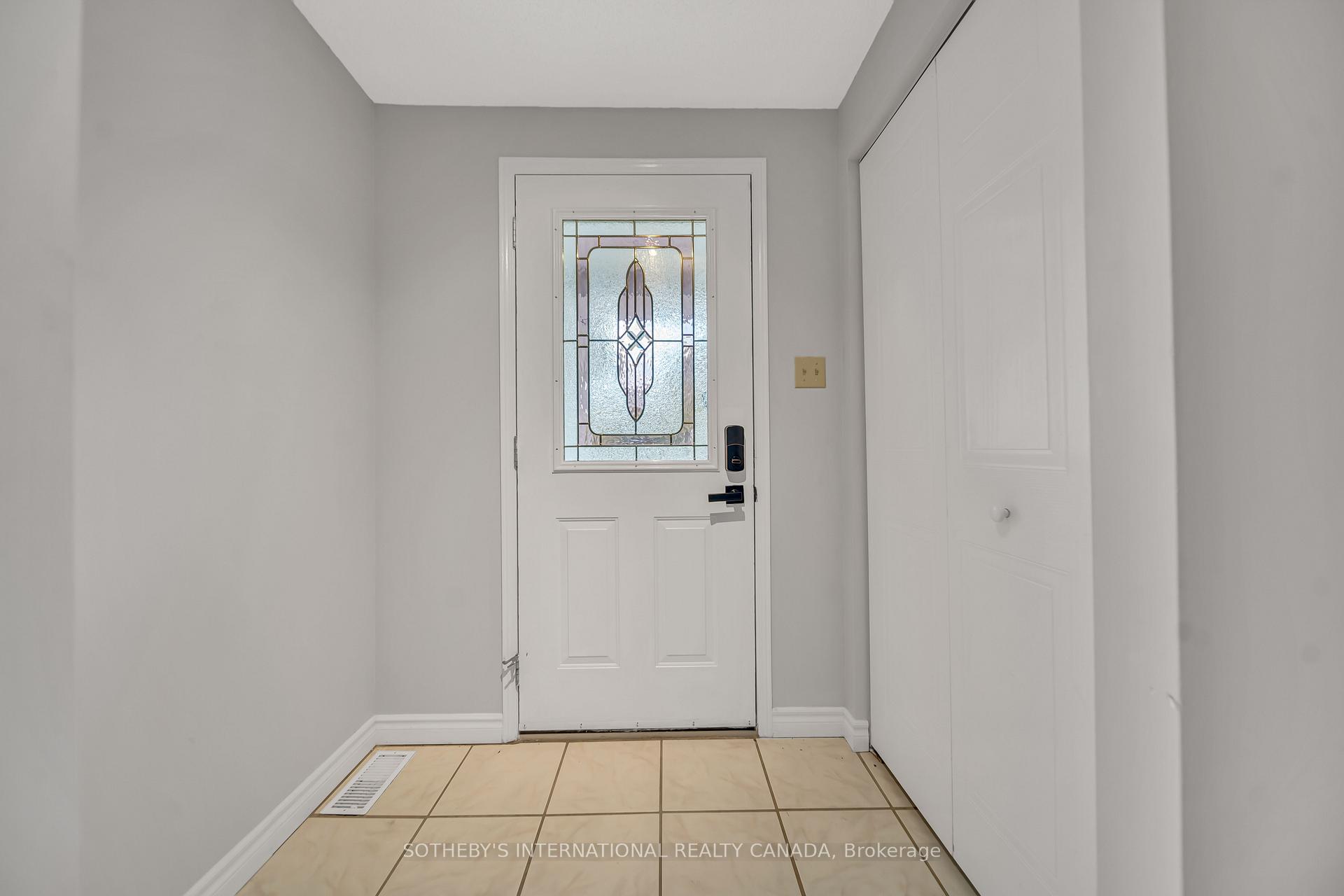 Photo 6 of 16 Moss Place, Guelph, Kortright West — HOMEH