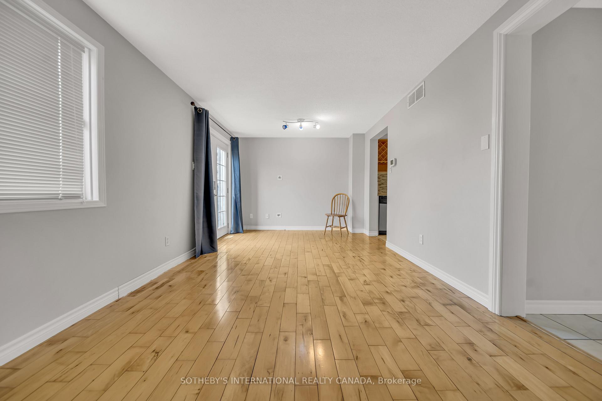 Photo 8 of 16 Moss Place, Guelph, Kortright West — HOMEH