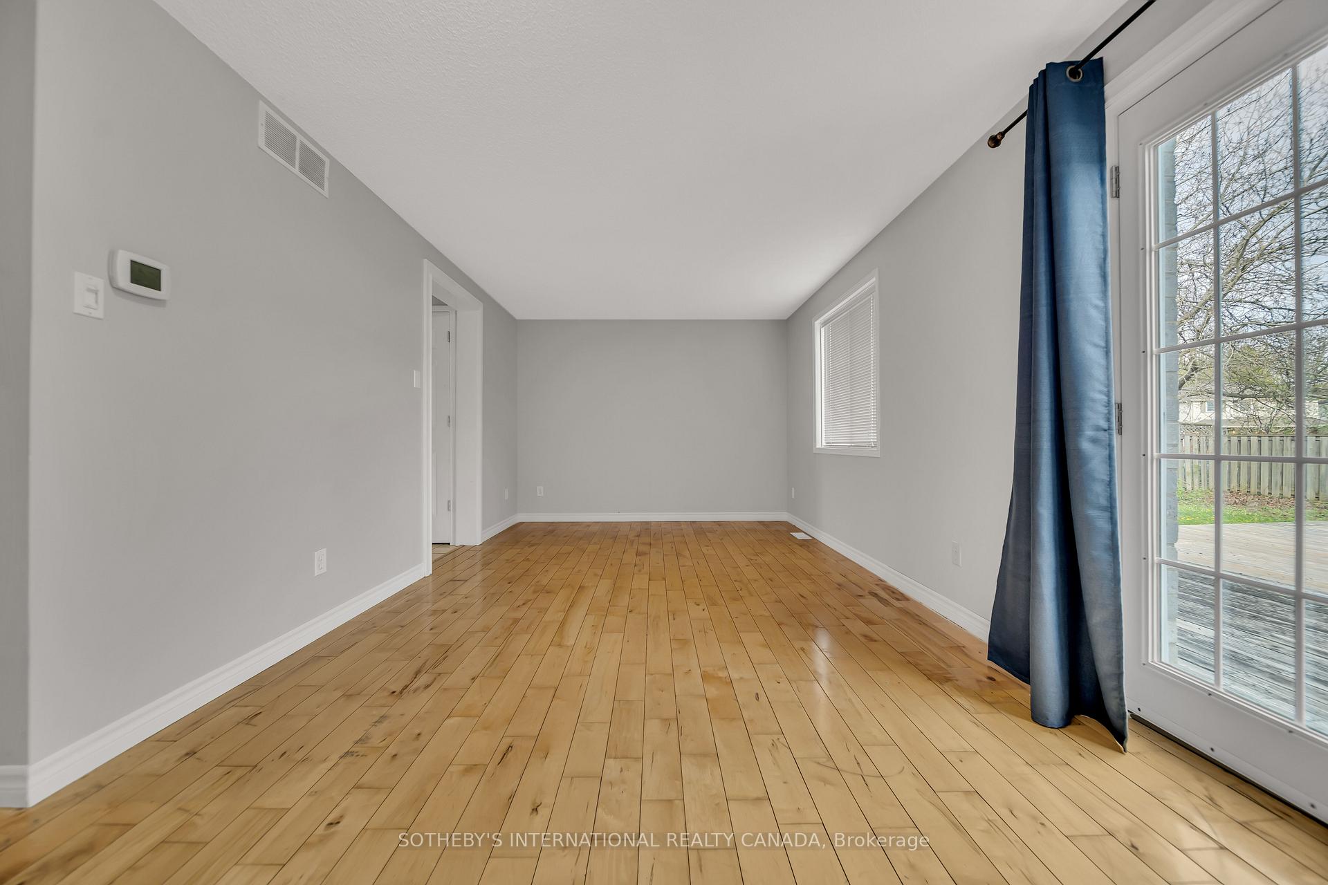 Photo 11 of 16 Moss Place, Guelph, Kortright West — HOMEH
