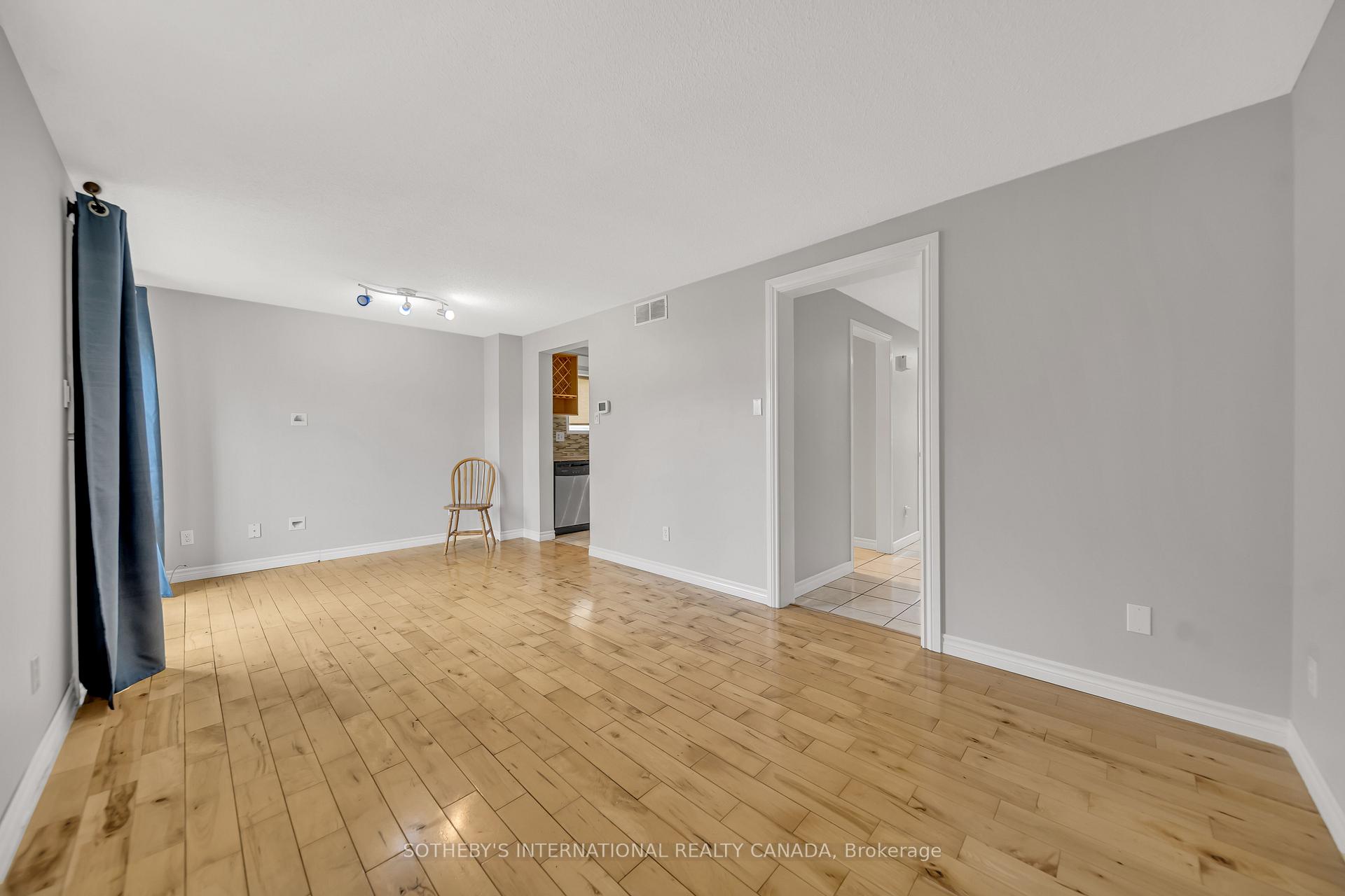 Photo 10 of 16 Moss Place, Guelph, Kortright West — HOMEH
