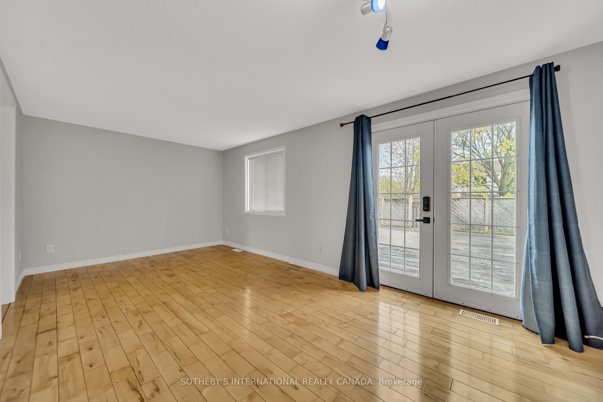 Photo 39 of 16 Moss Place, Guelph, Kortright West — HOMEH