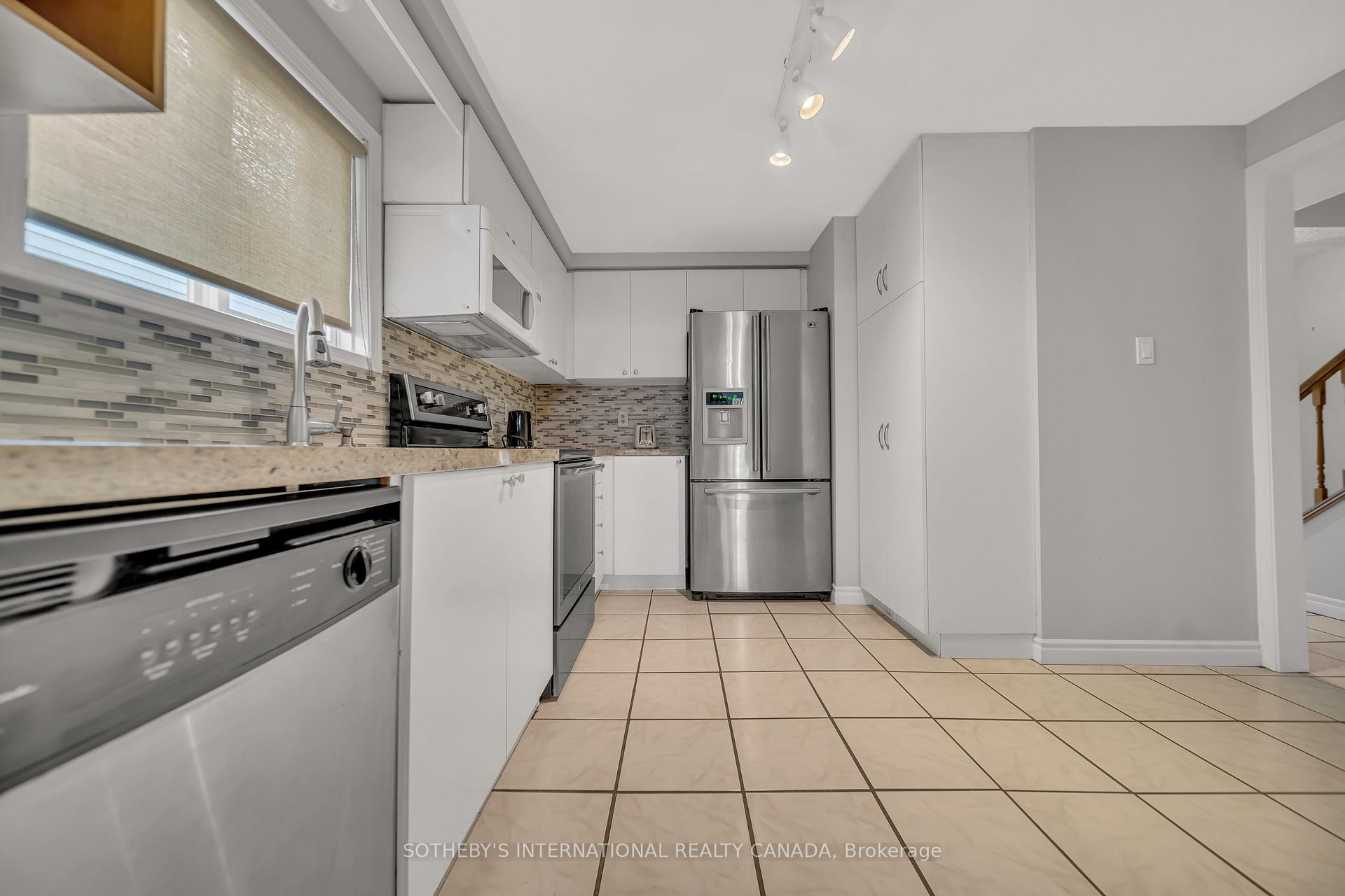 Photo 14 of 16 Moss Place, Guelph, Kortright West — HOMEH