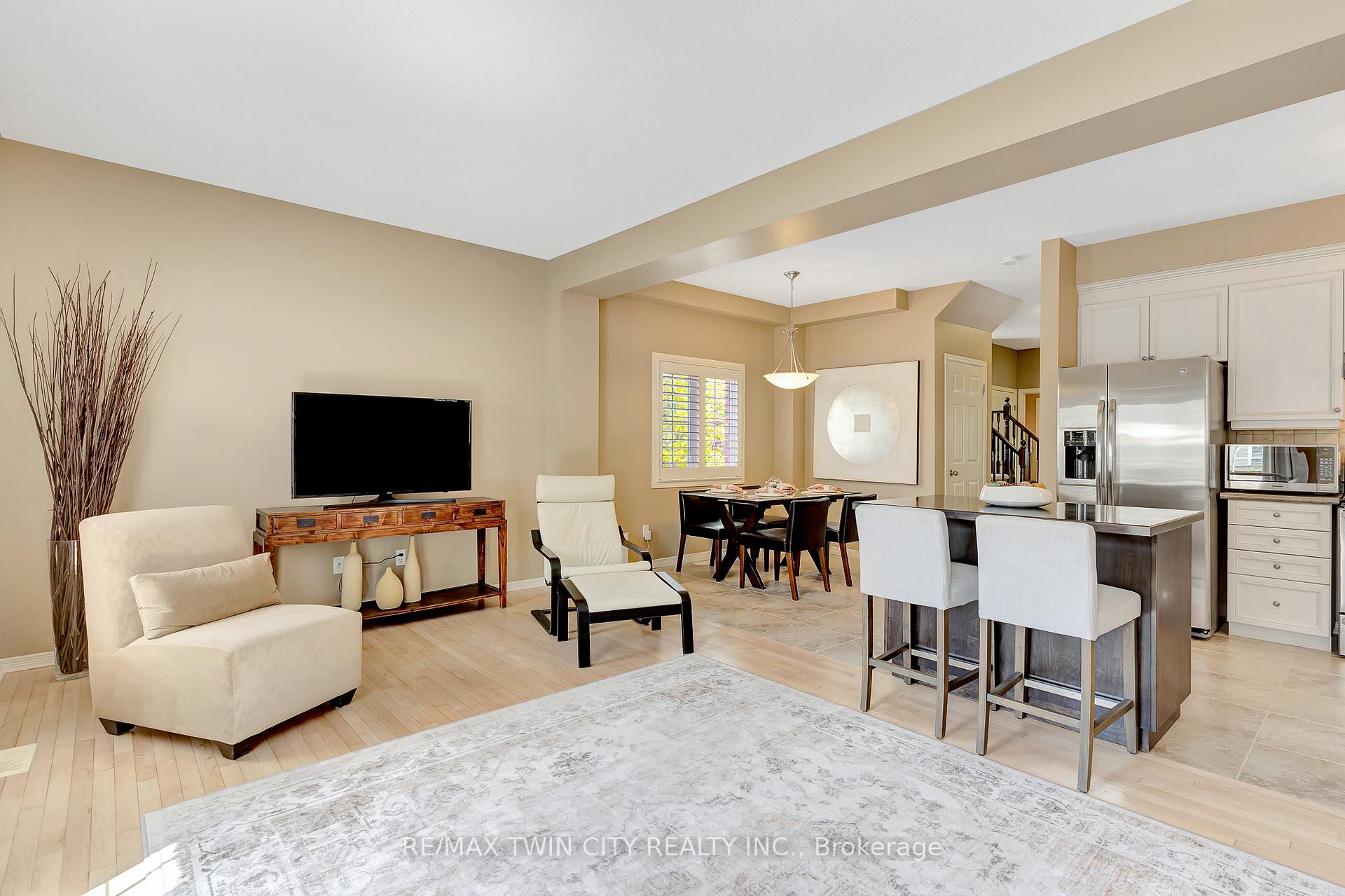 Photo 10 of 869 Laurelwood Drive, Waterloo — HOMEH