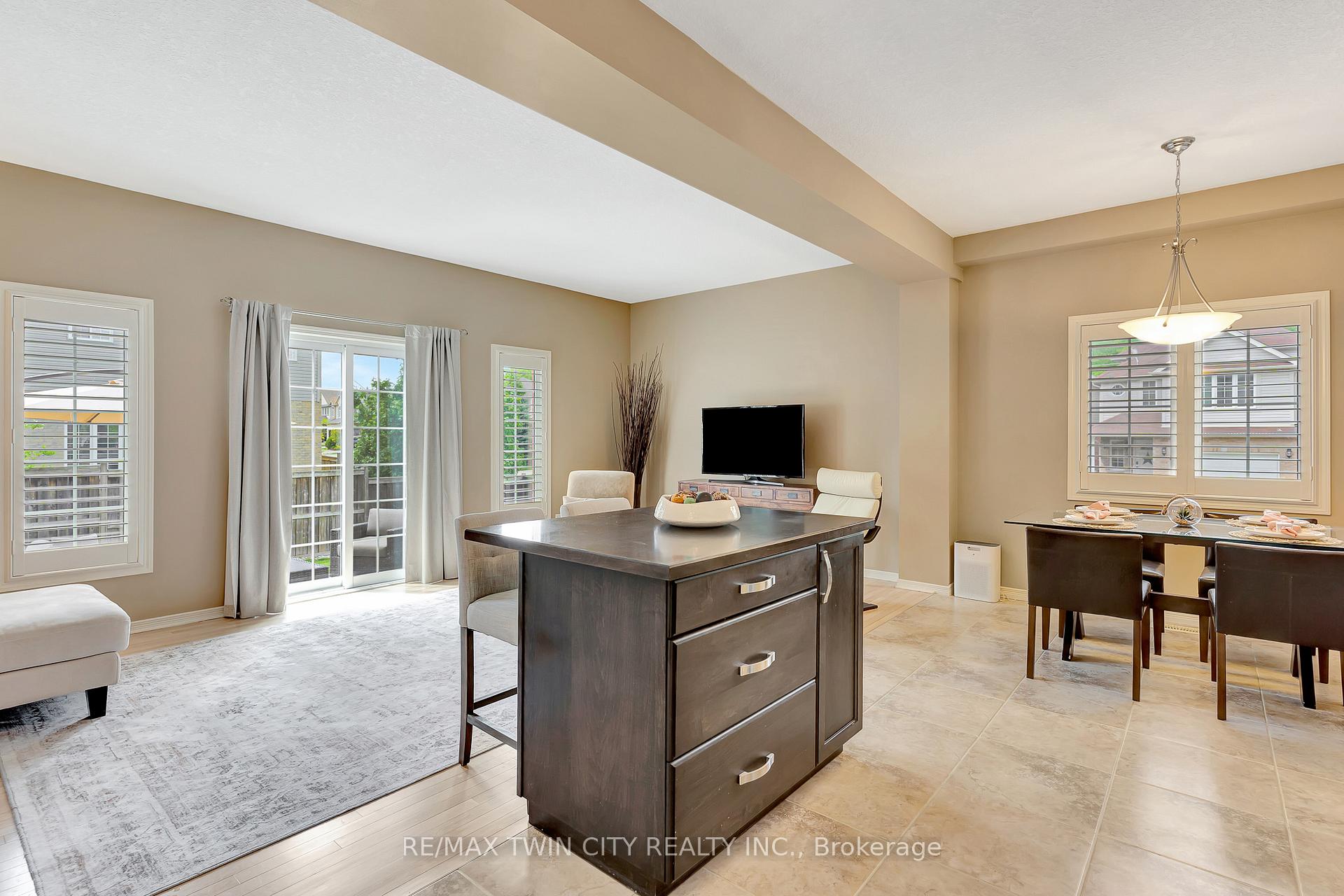 Photo 18 of 869 Laurelwood Drive, Waterloo — HOMEH