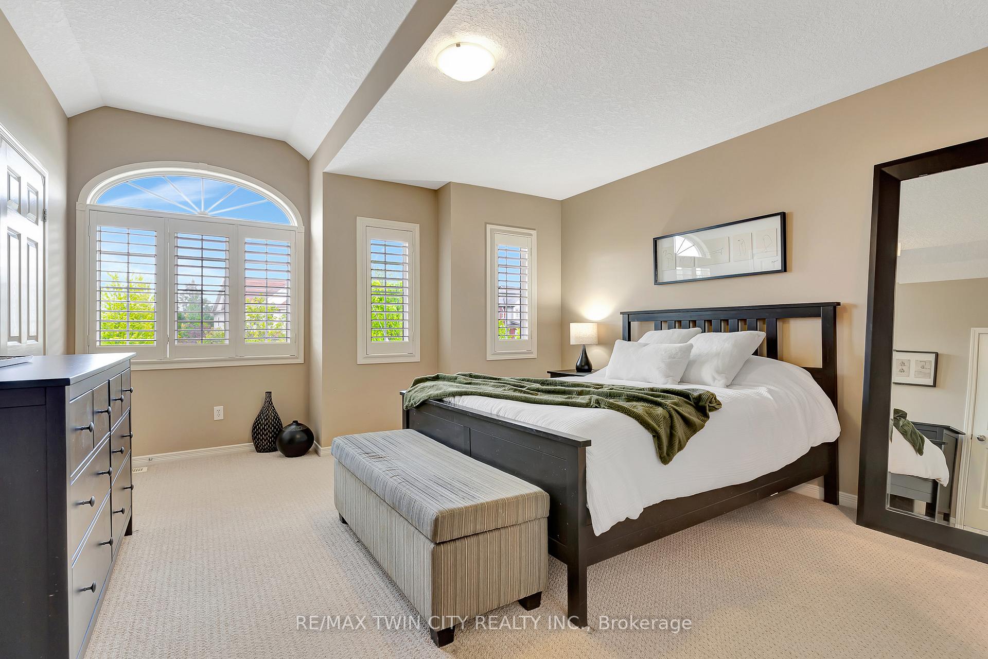 Photo 16 of 869 Laurelwood Drive, Waterloo — HOMEH