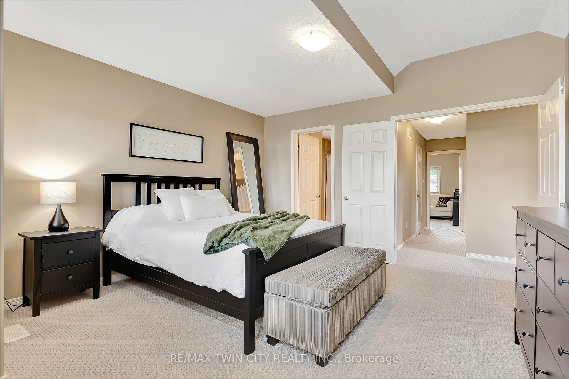 Photo 14 of 869 Laurelwood Drive, Waterloo — HOMEH