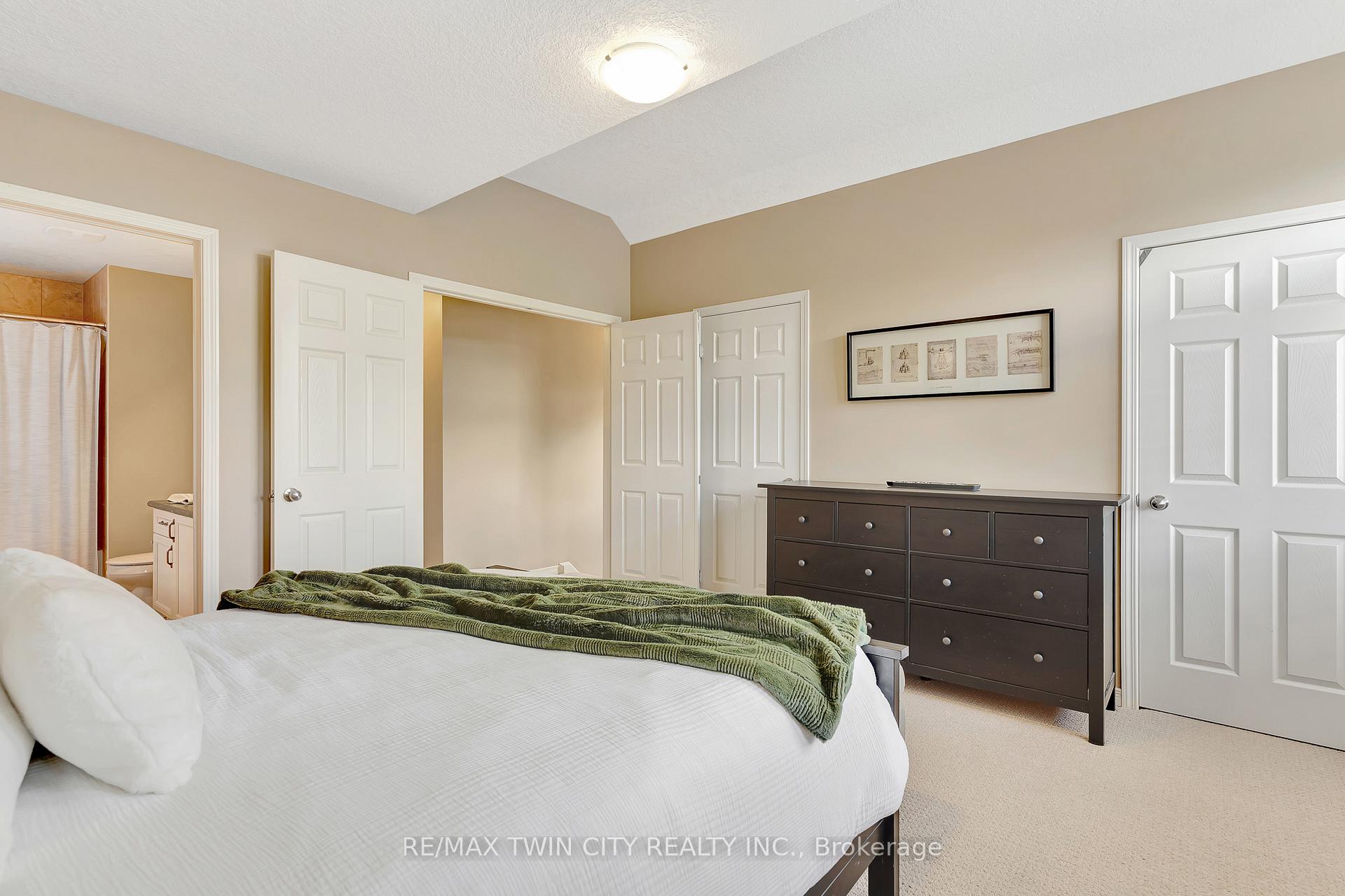 Photo 13 of 869 Laurelwood Drive, Waterloo — HOMEH