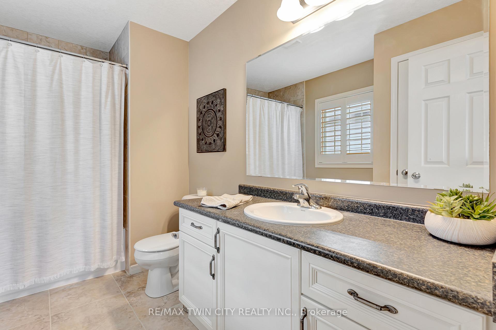 Photo 20 of 869 Laurelwood Drive, Waterloo — HOMEH